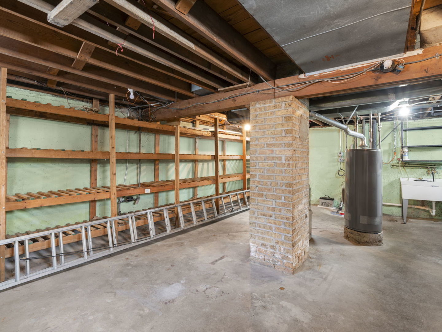 956 S Hillside Avenue