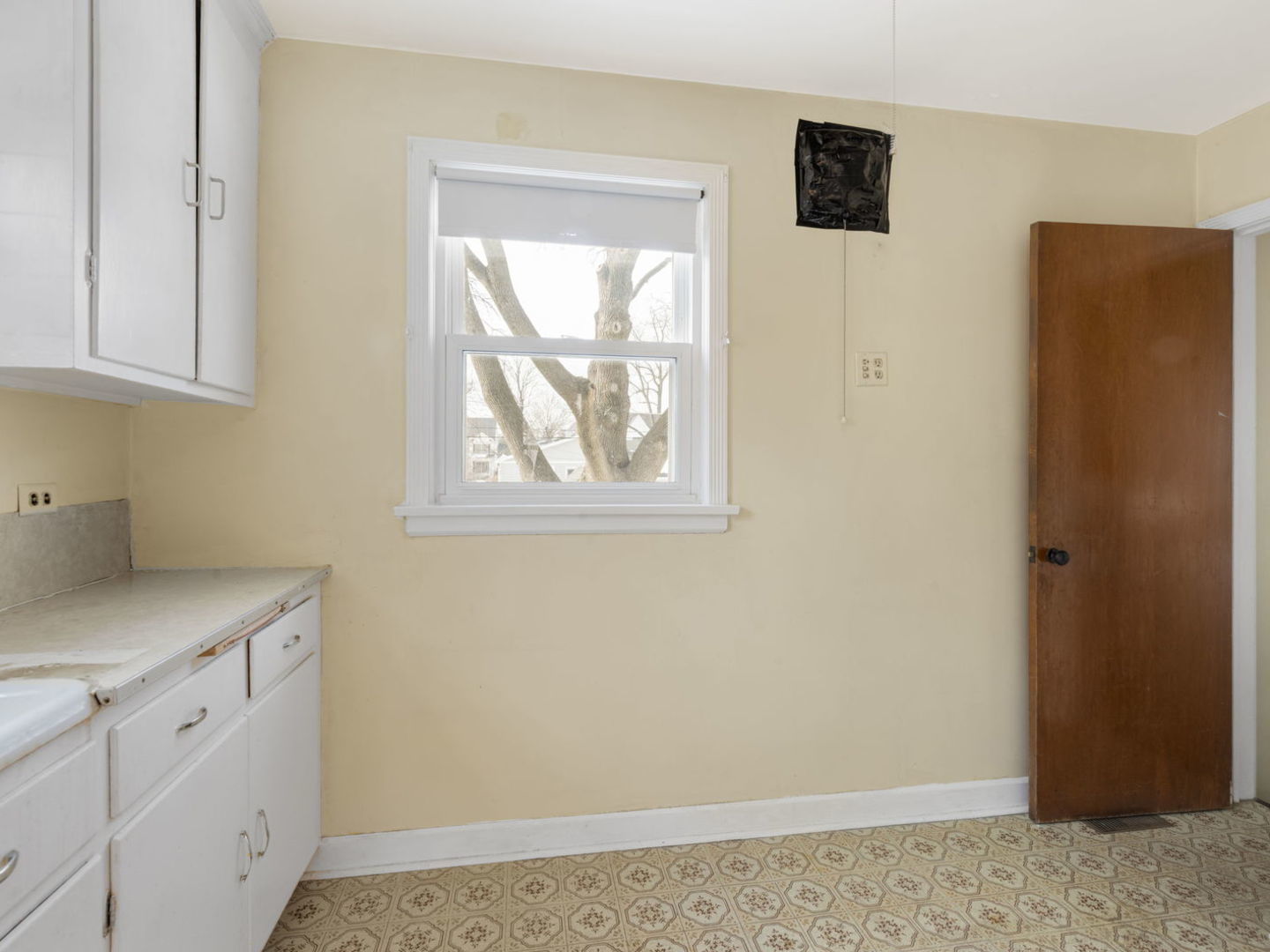 956 S Hillside Avenue