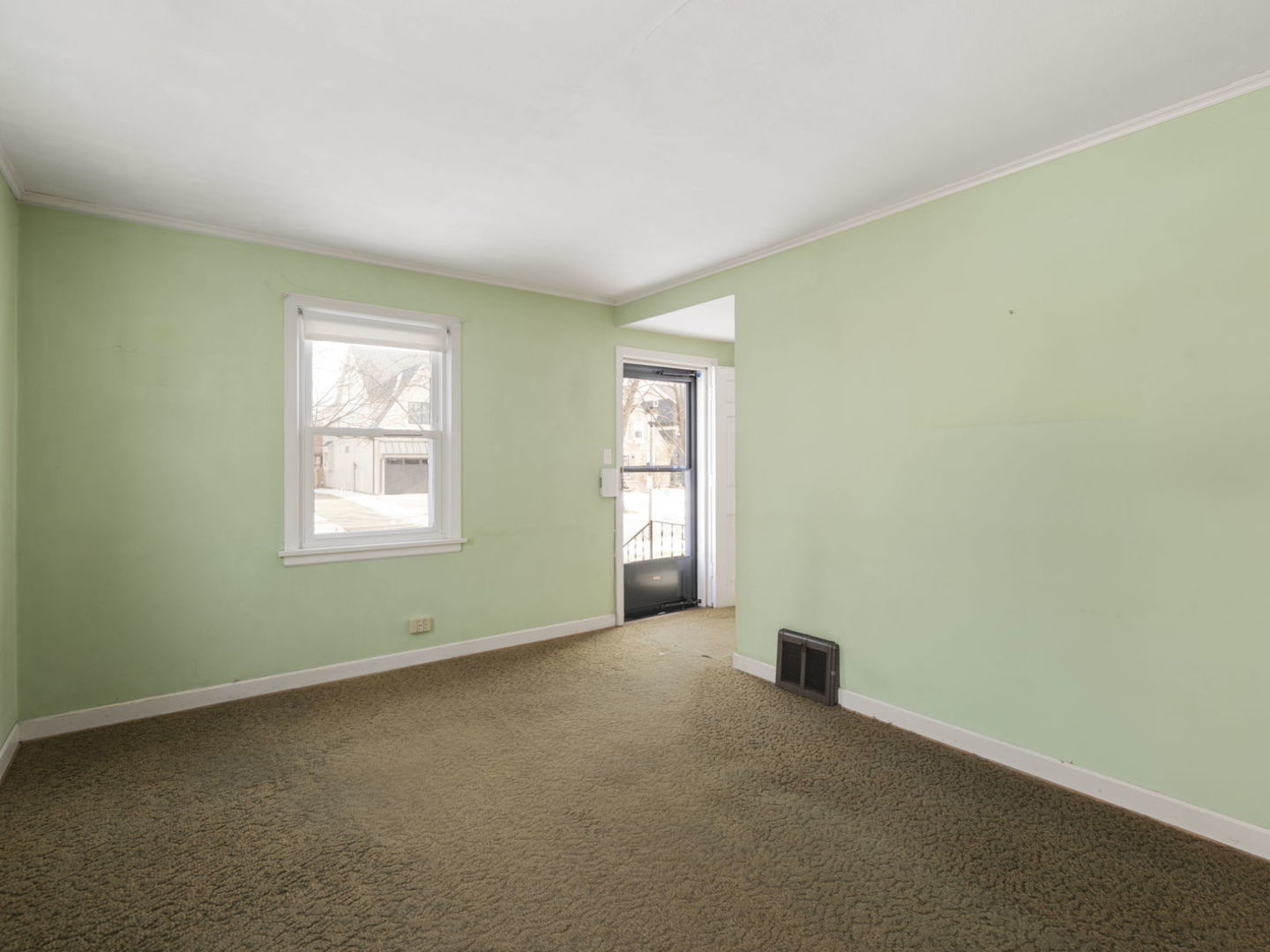 956 S Hillside Avenue