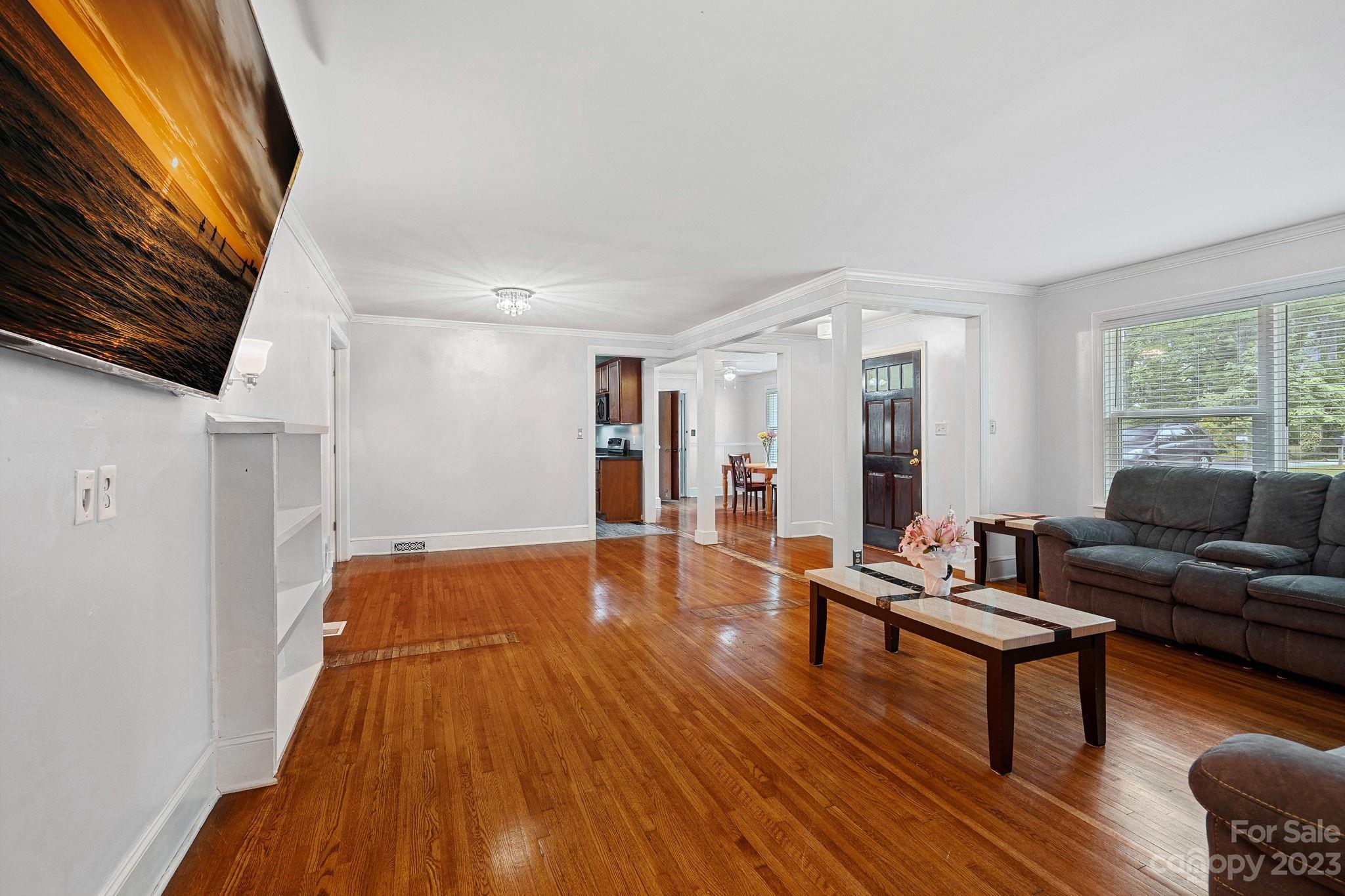 519 Stilwell Oaks Circle