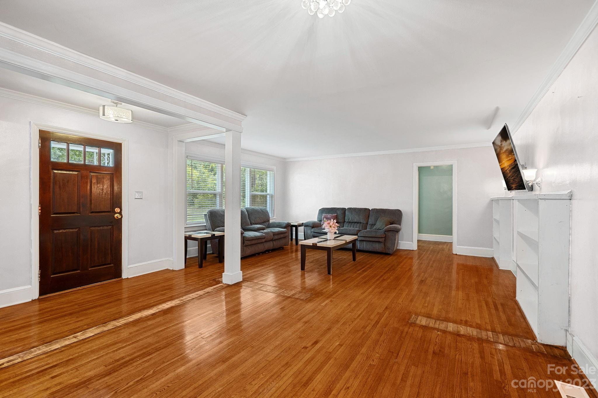 519 Stilwell Oaks Circle