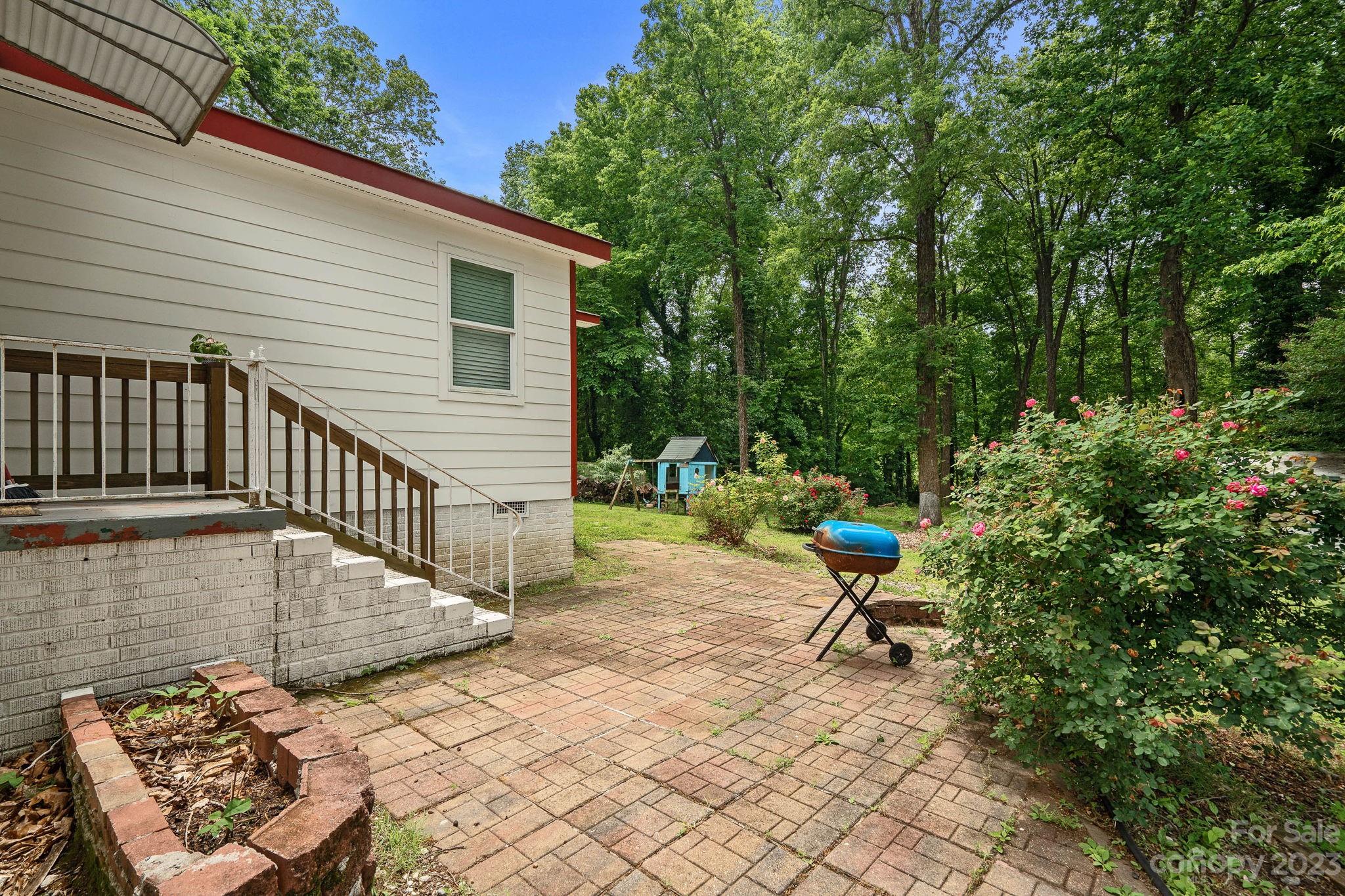 519 Stilwell Oaks Circle
