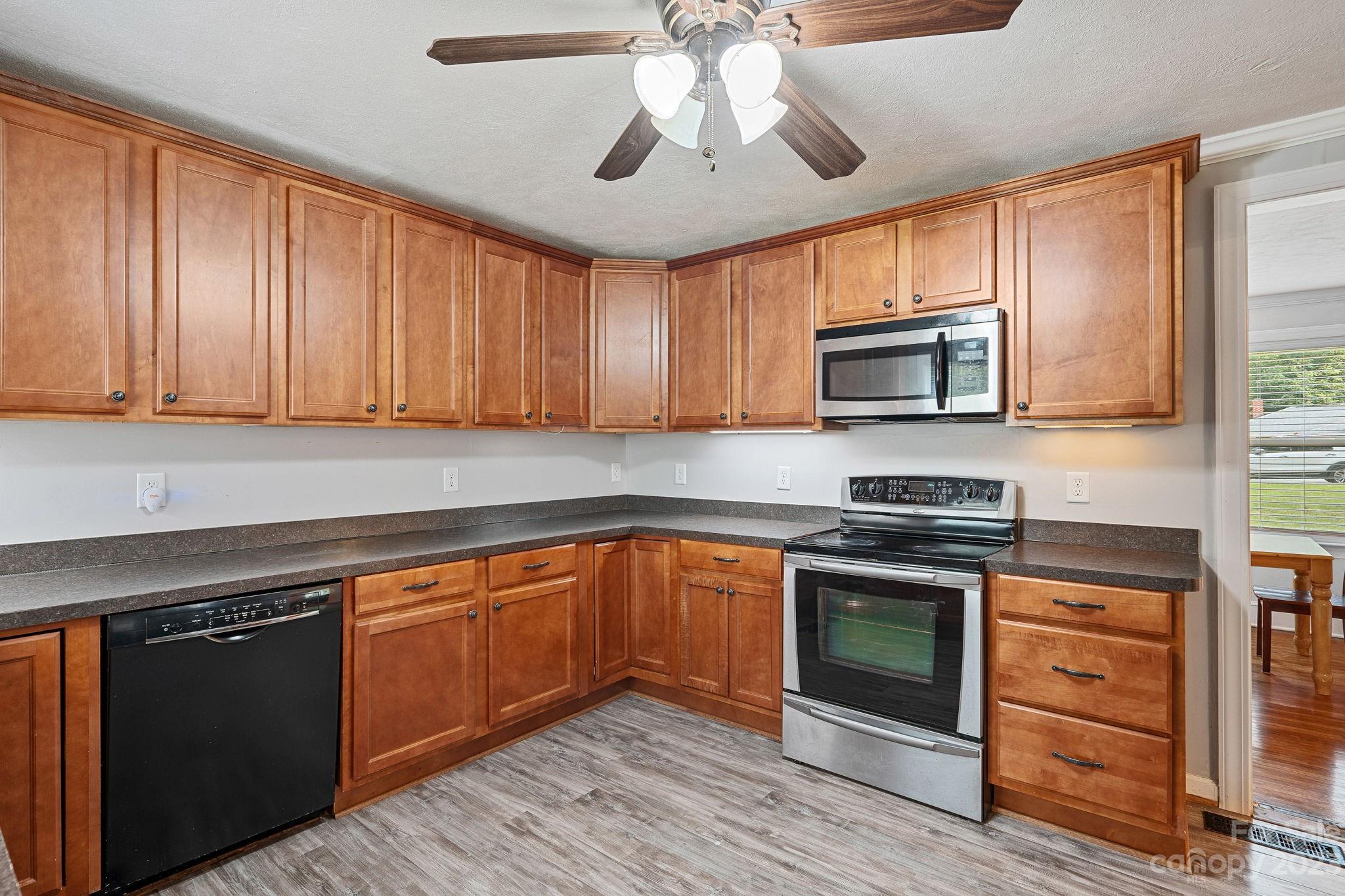 519 Stilwell Oaks Circle