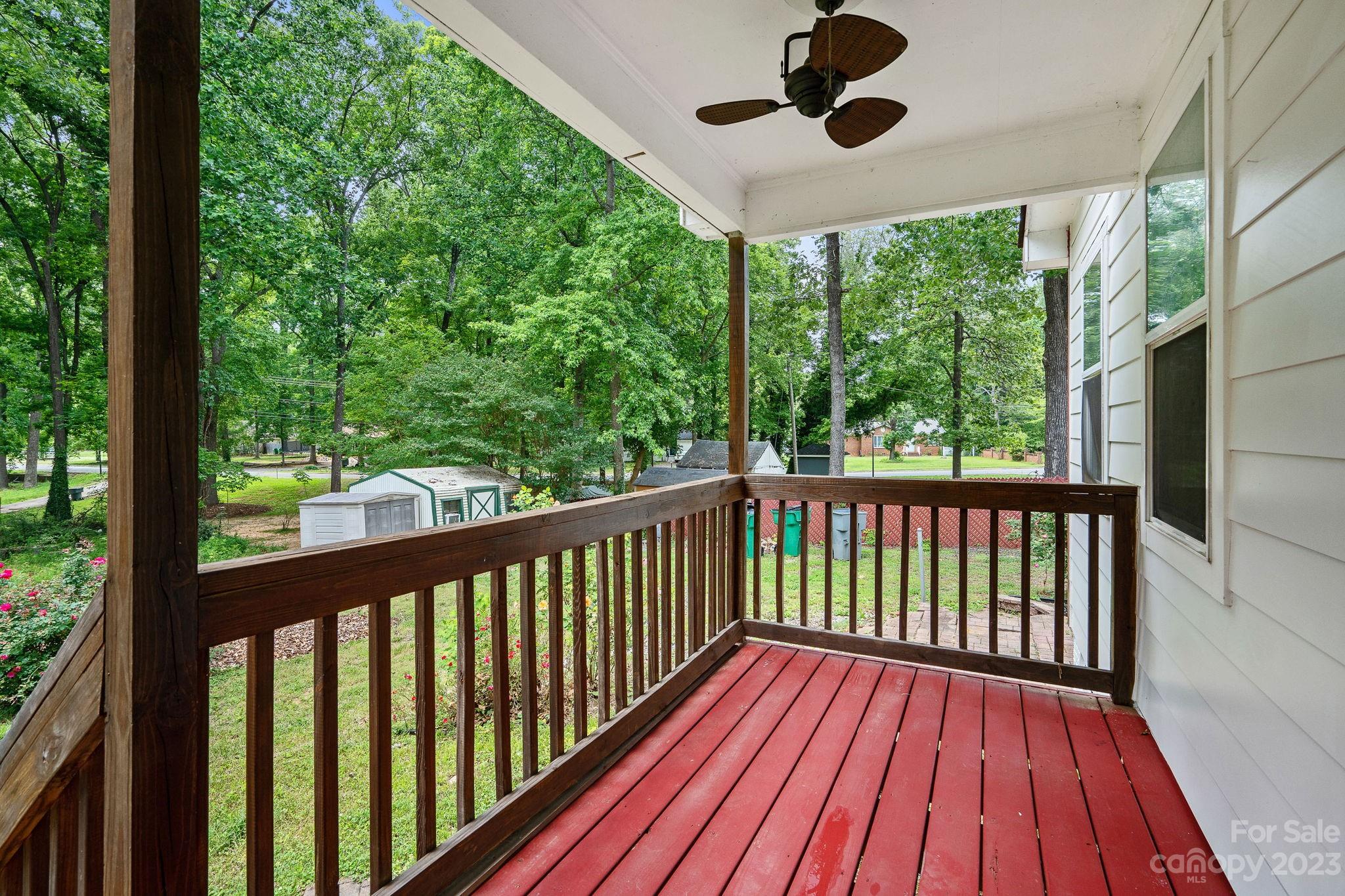 519 Stilwell Oaks Circle