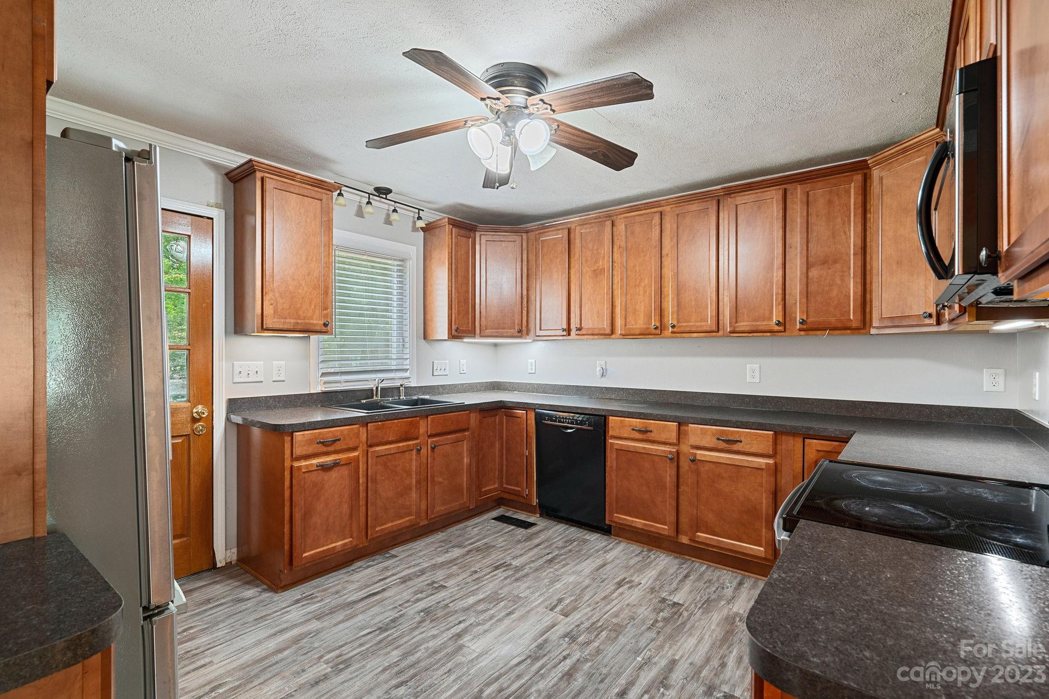 519 Stilwell Oaks Circle