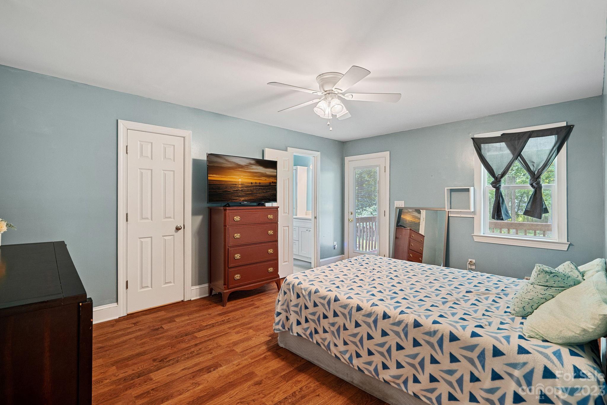 519 Stilwell Oaks Circle
