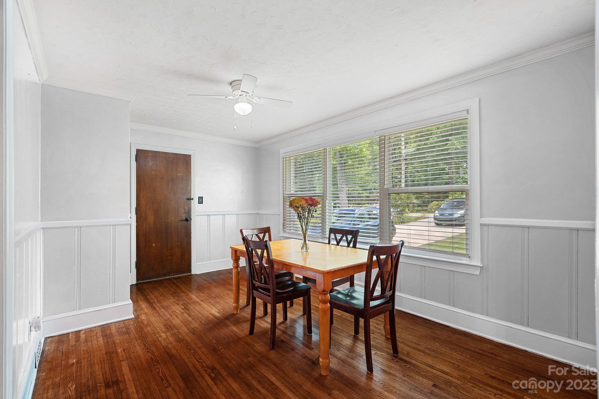 519 Stilwell Oaks Circle