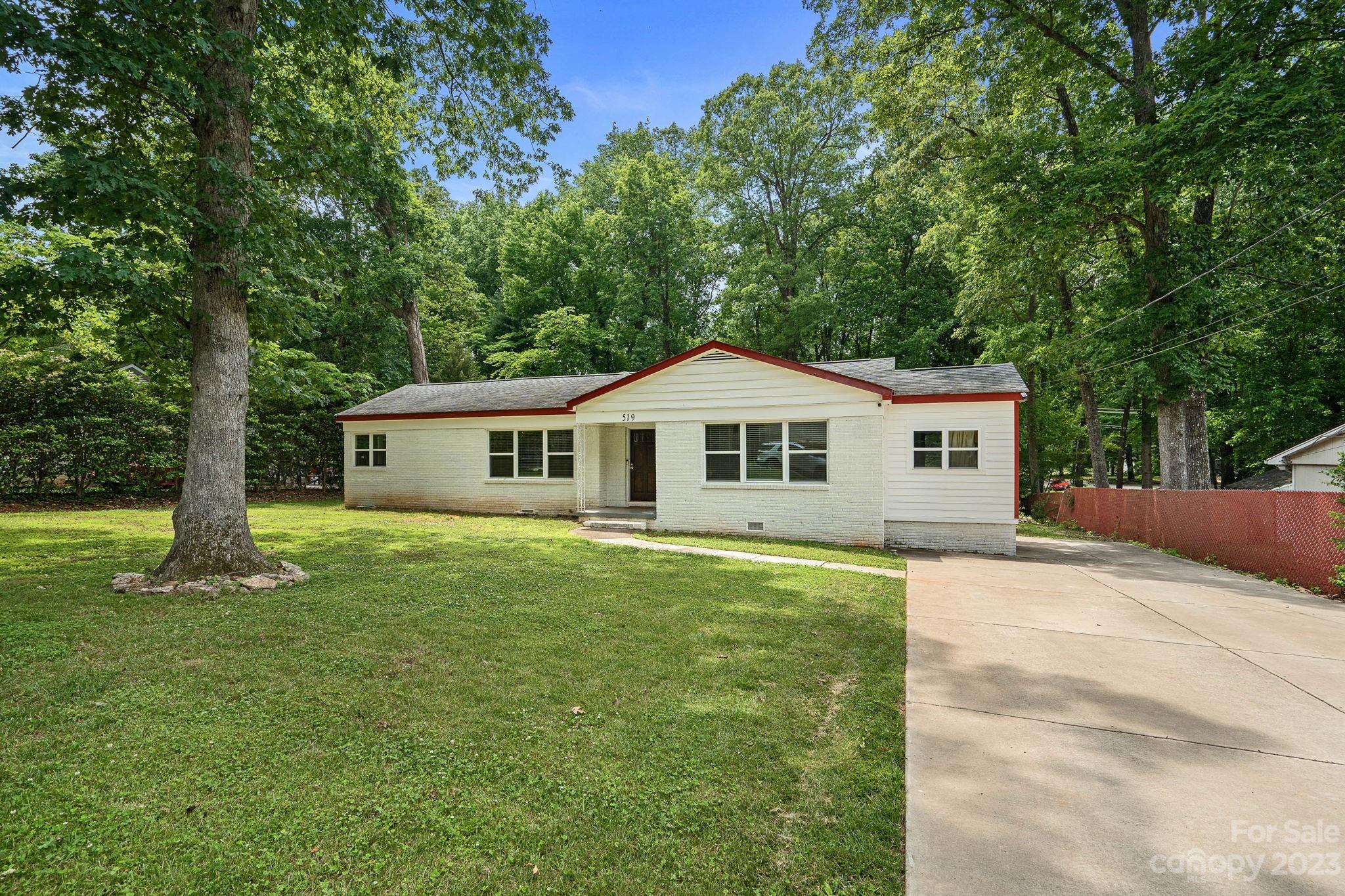 519 Stilwell Oaks Circle
