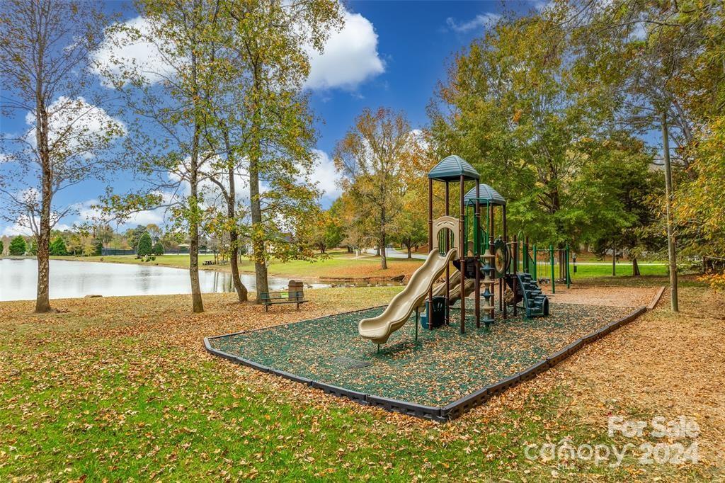 5194 Courtfield Drive Unit: 18
