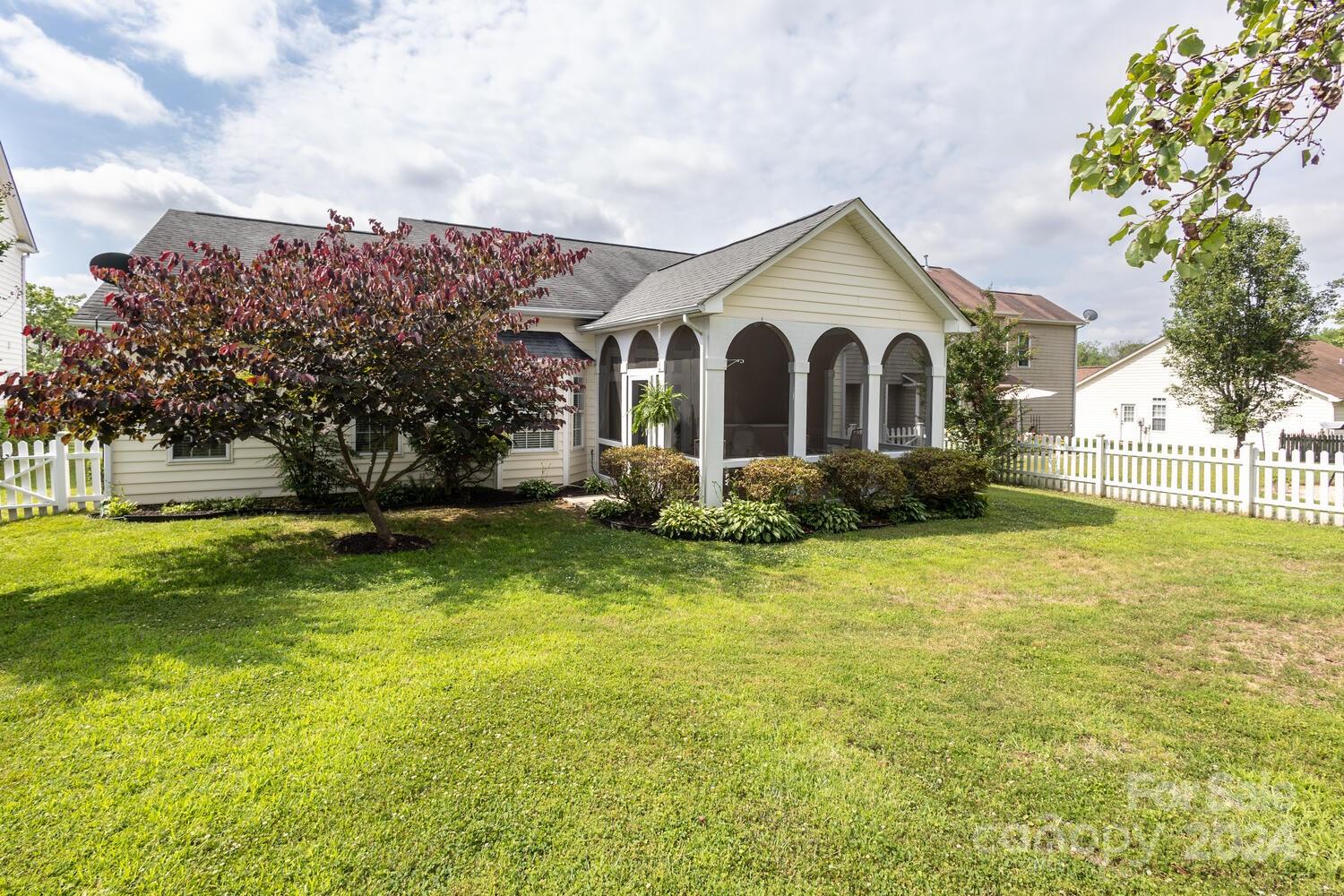 5194 Courtfield Drive Unit: 18