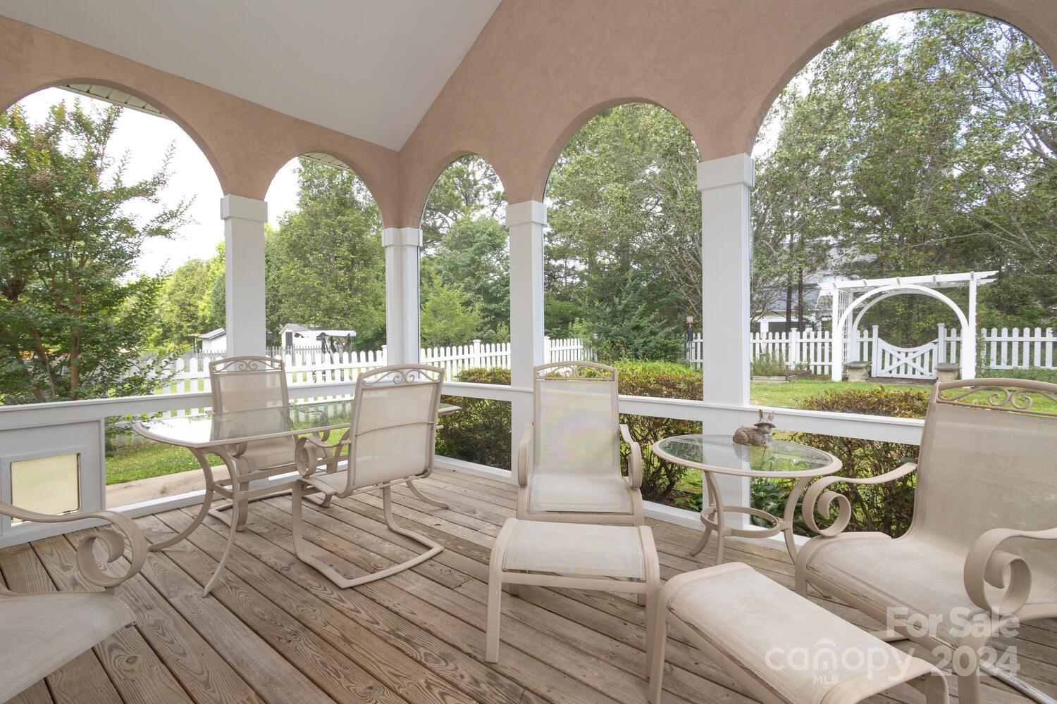 5194 Courtfield Drive Unit: 18