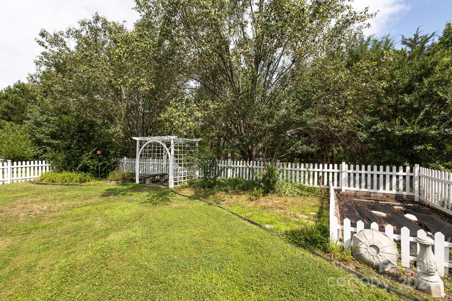 5194 Courtfield Drive Unit: 18