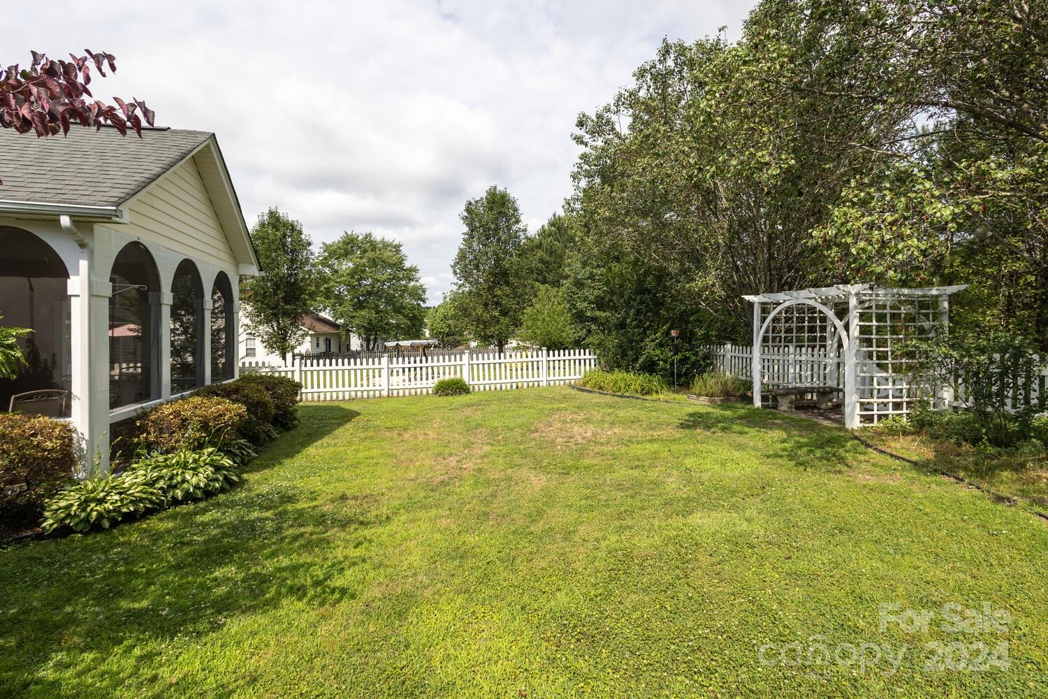 5194 Courtfield Drive Unit: 18