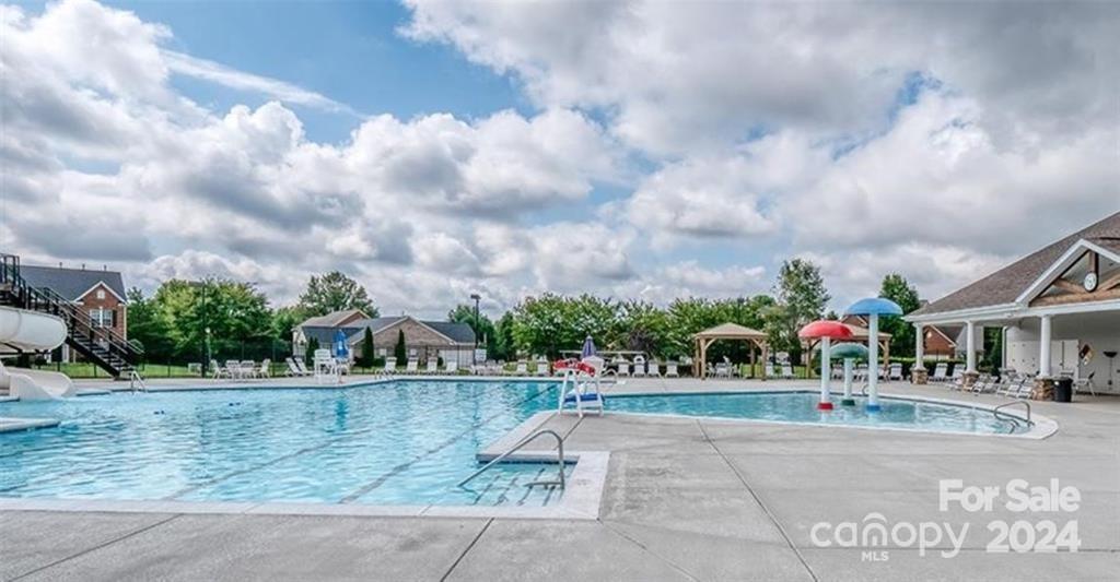 5194 Courtfield Drive Unit: 18