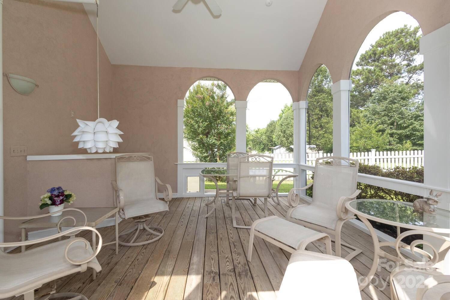 5194 Courtfield Drive Unit: 18