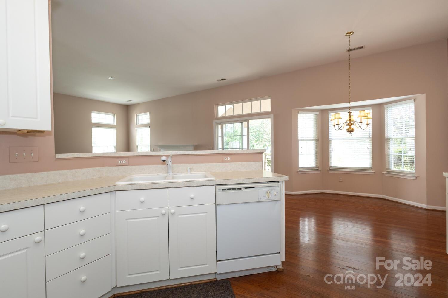 5194 Courtfield Drive Unit: 18