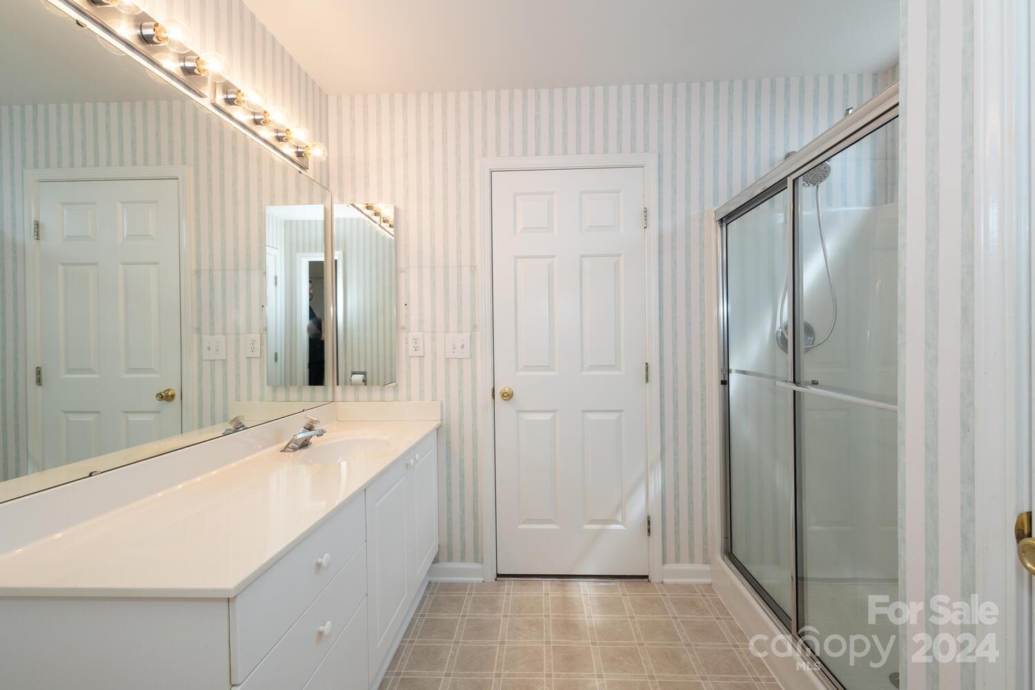 5194 Courtfield Drive Unit: 18