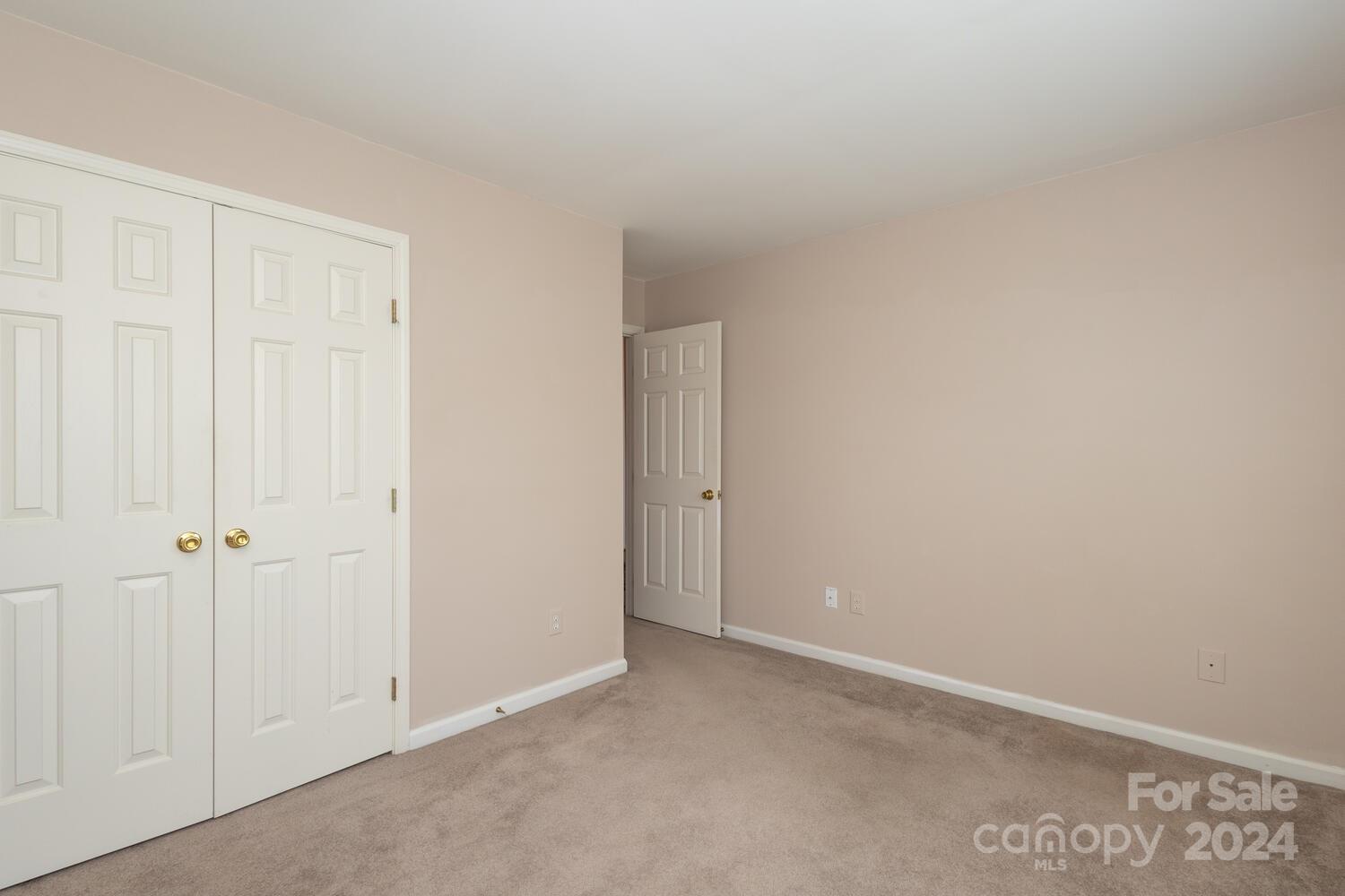 5194 Courtfield Drive Unit: 18