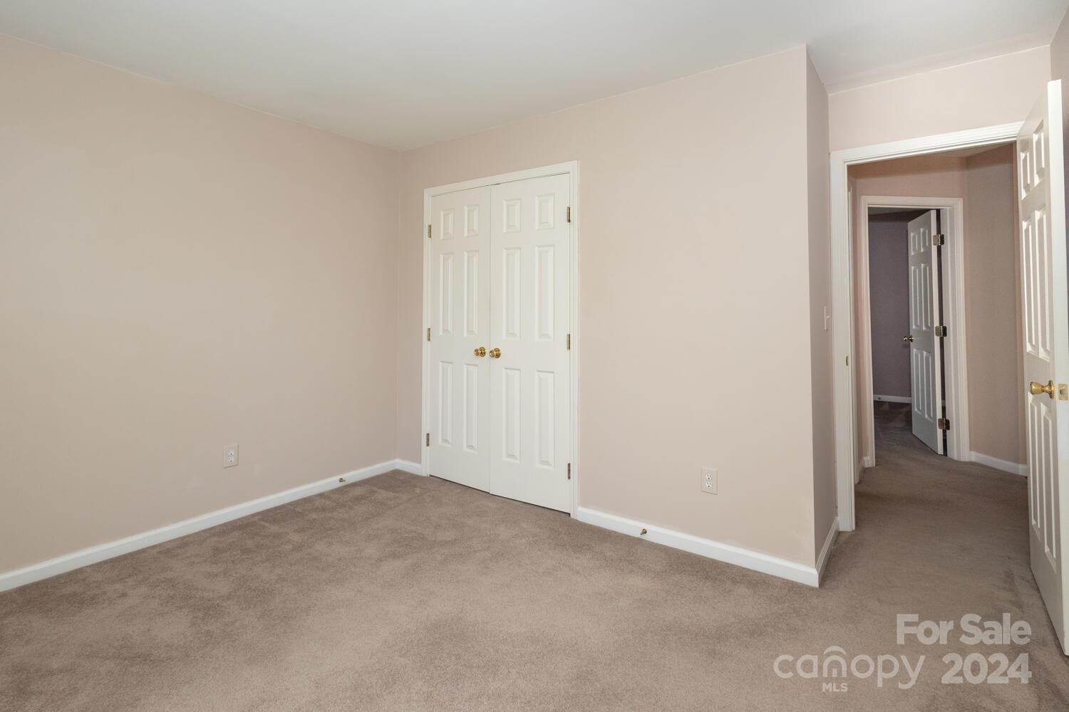 5194 Courtfield Drive Unit: 18
