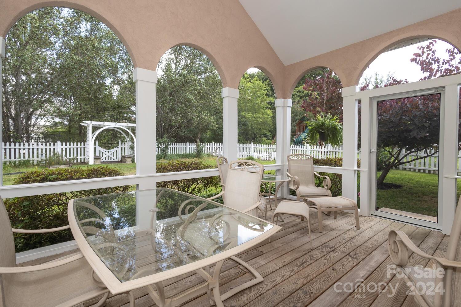 5194 Courtfield Drive Unit: 18