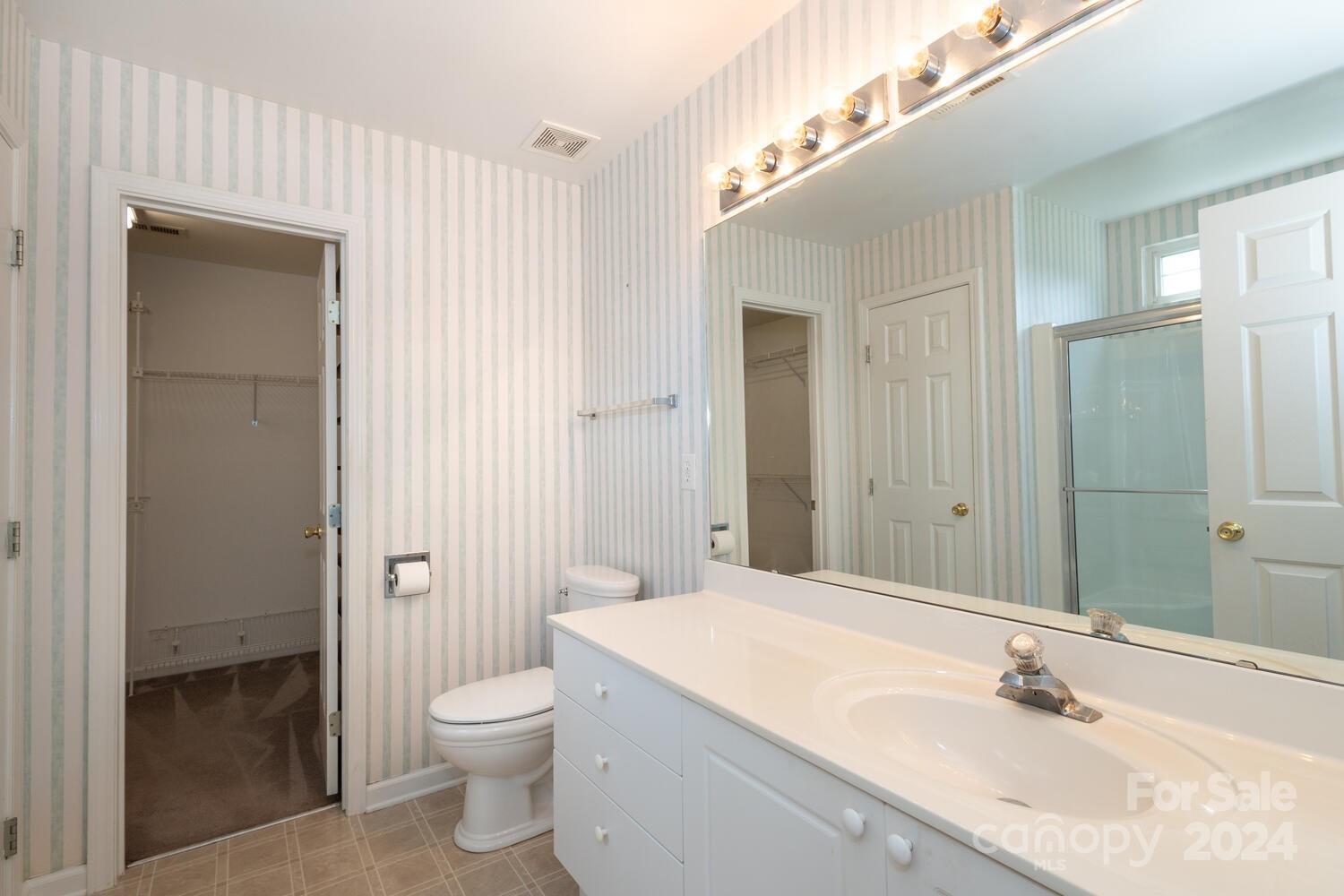 5194 Courtfield Drive Unit: 18