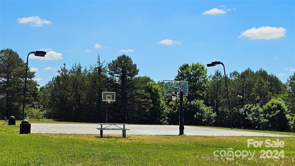 5194 Courtfield Drive Unit: 18
