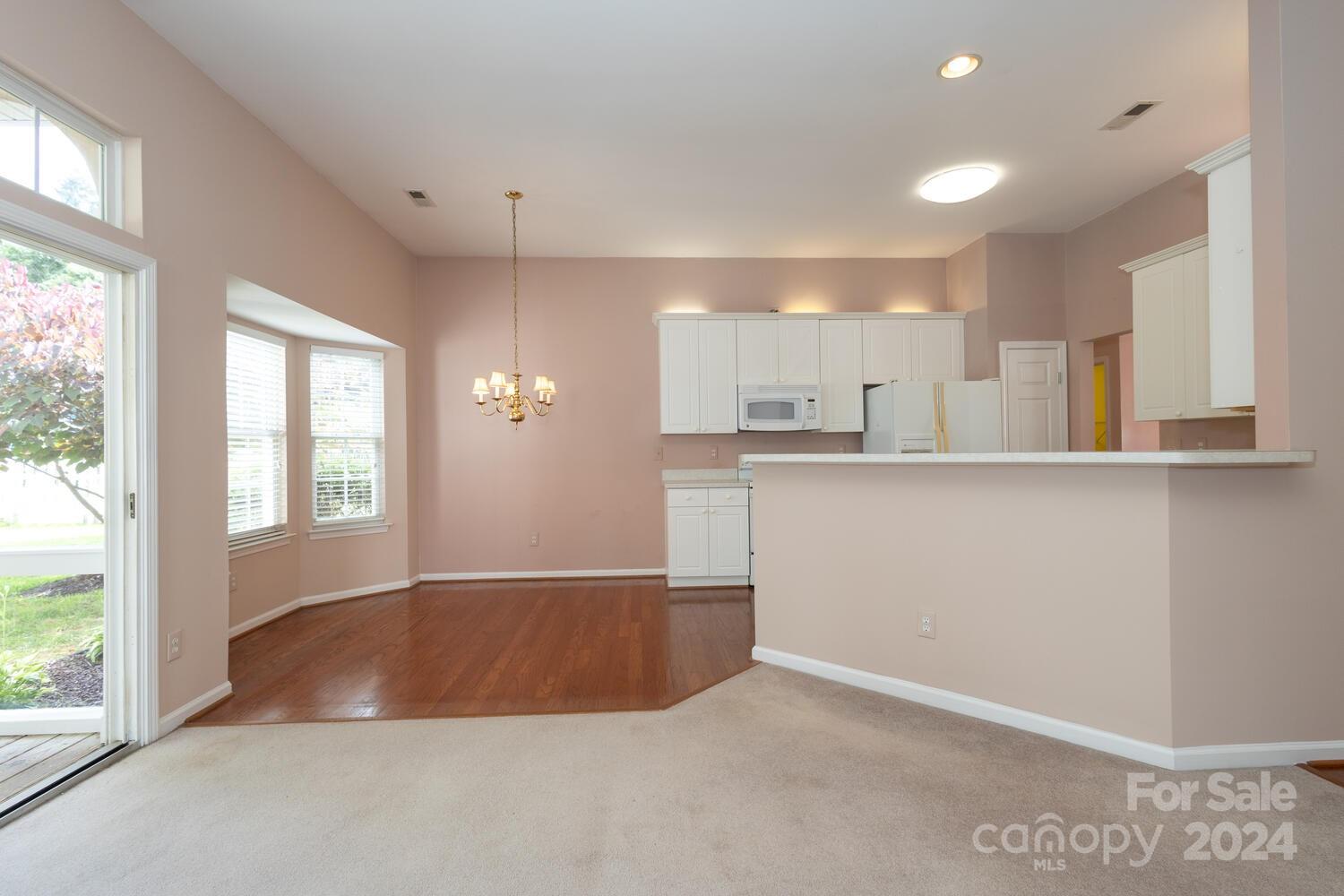 5194 Courtfield Drive Unit: 18