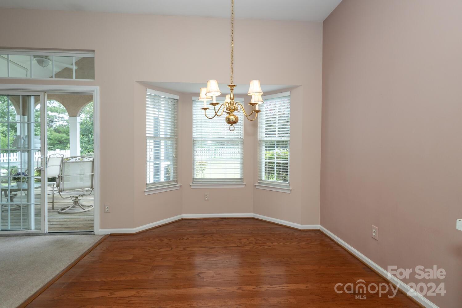5194 Courtfield Drive Unit: 18