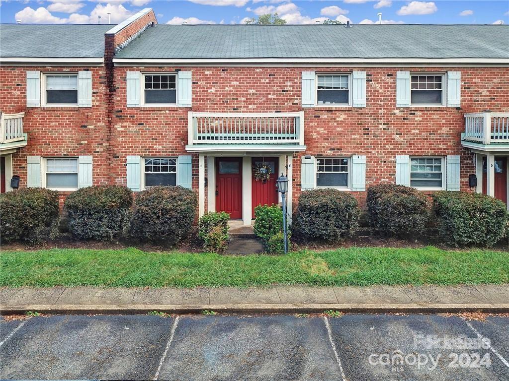 1201 Green Oaks Lane