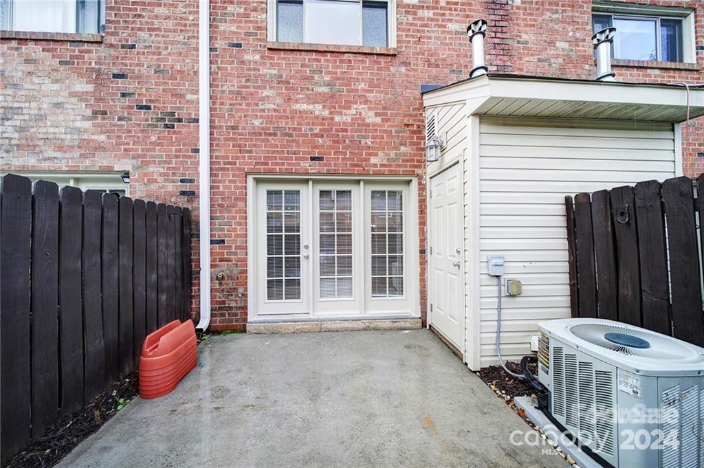 1201 Green Oaks Lane