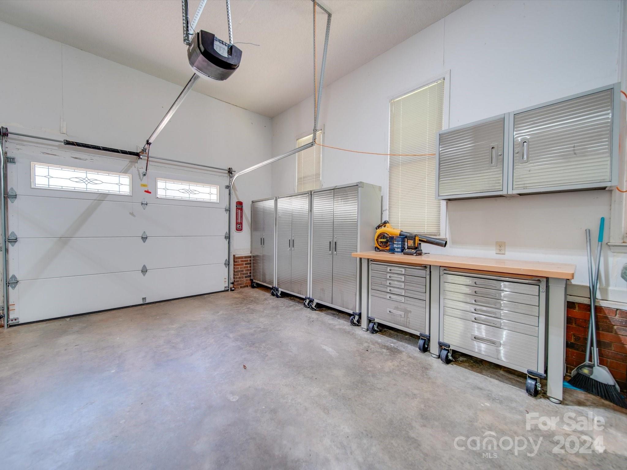 10439 Hanging Moss Trail