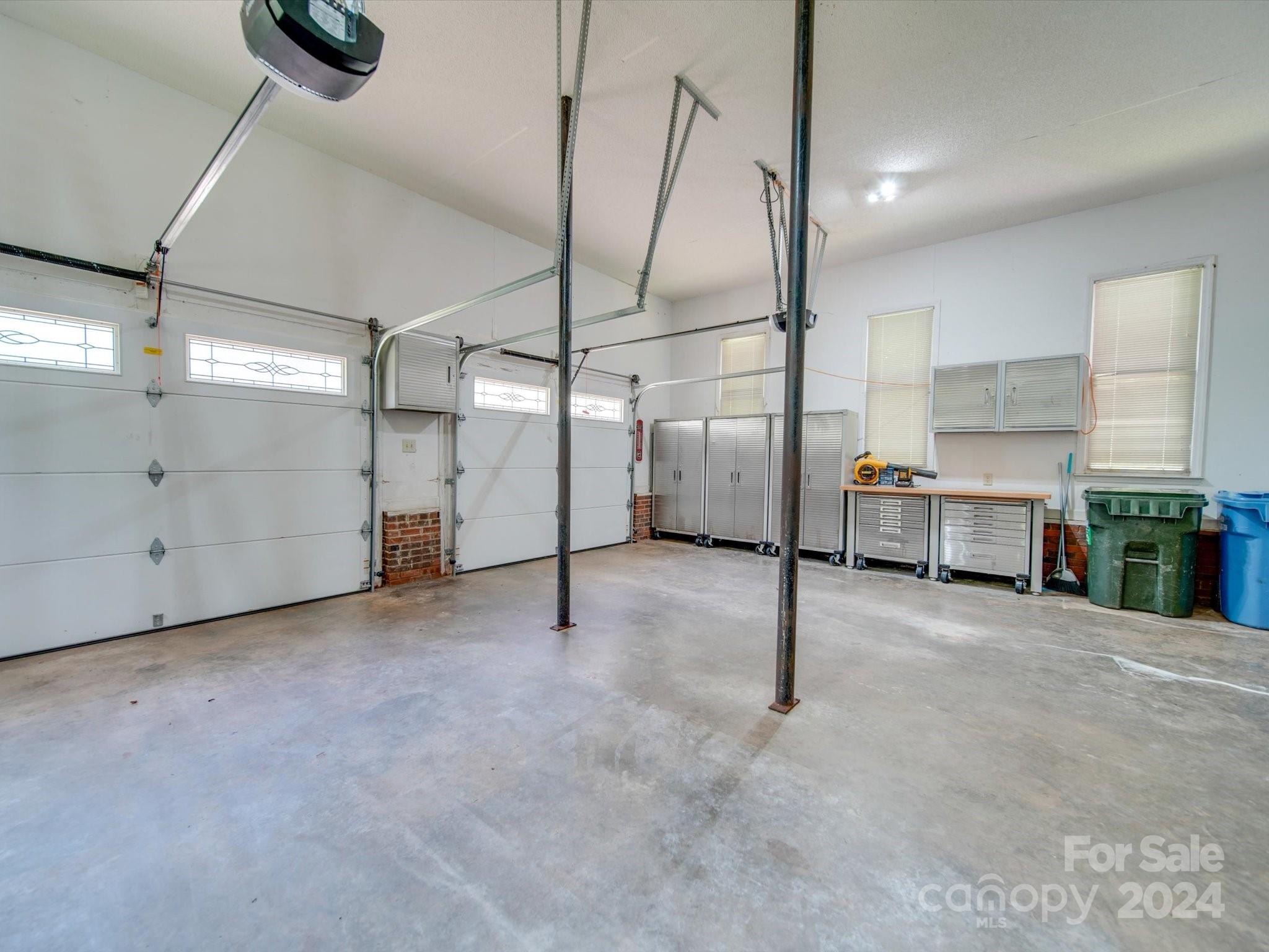 10439 Hanging Moss Trail