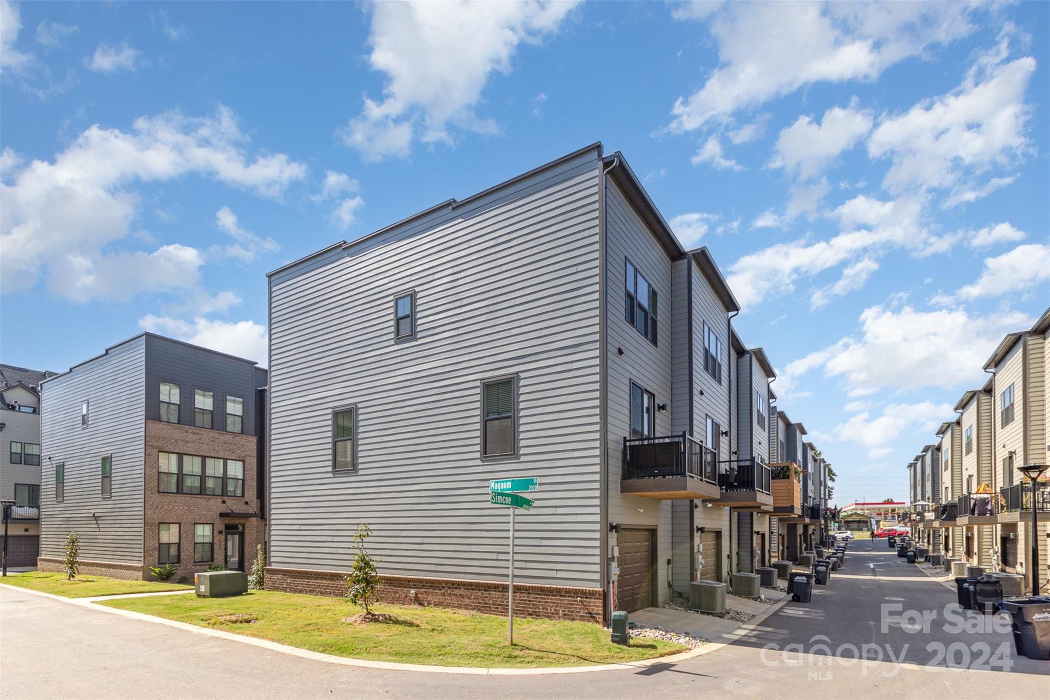 1062 Simcoe Lane