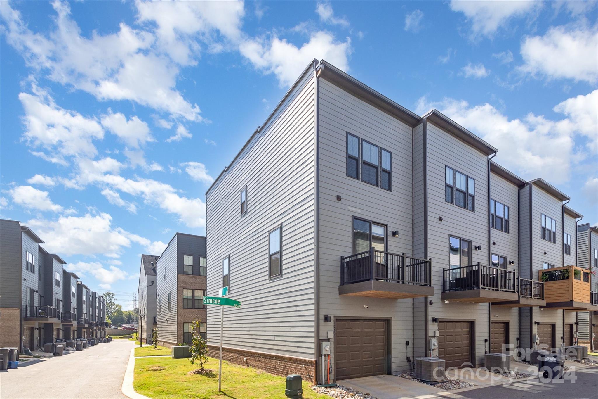 1062 Simcoe Lane