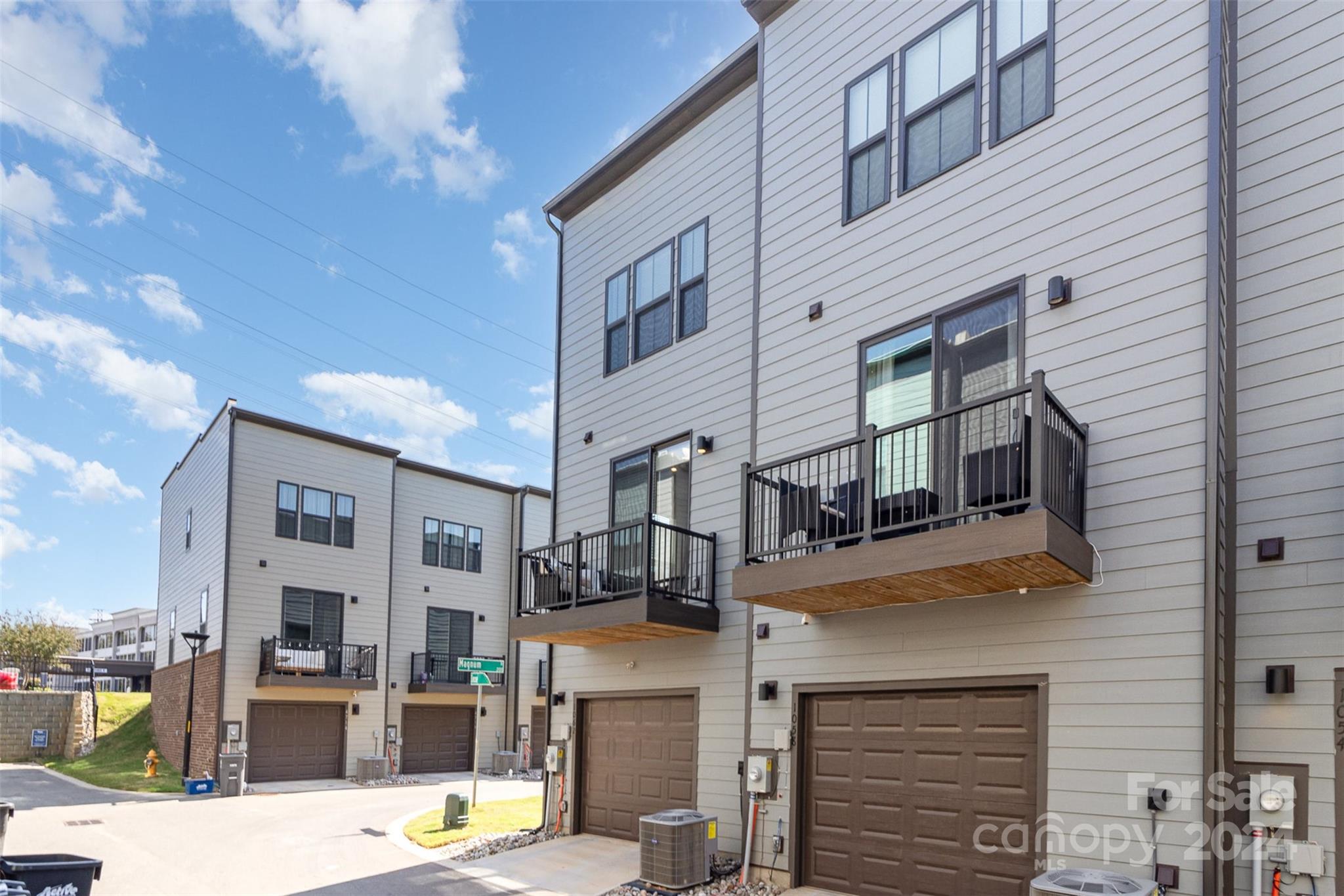 1062 Simcoe Lane