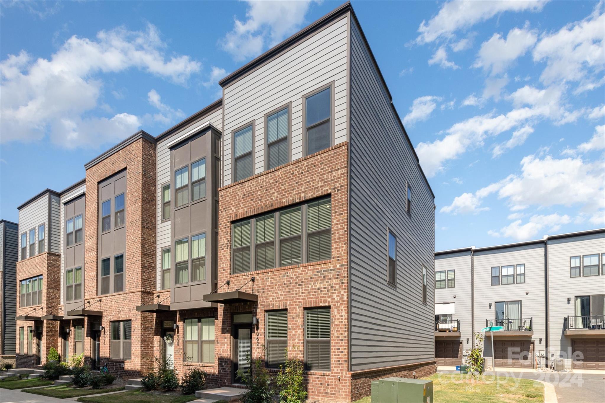1062 Simcoe Lane