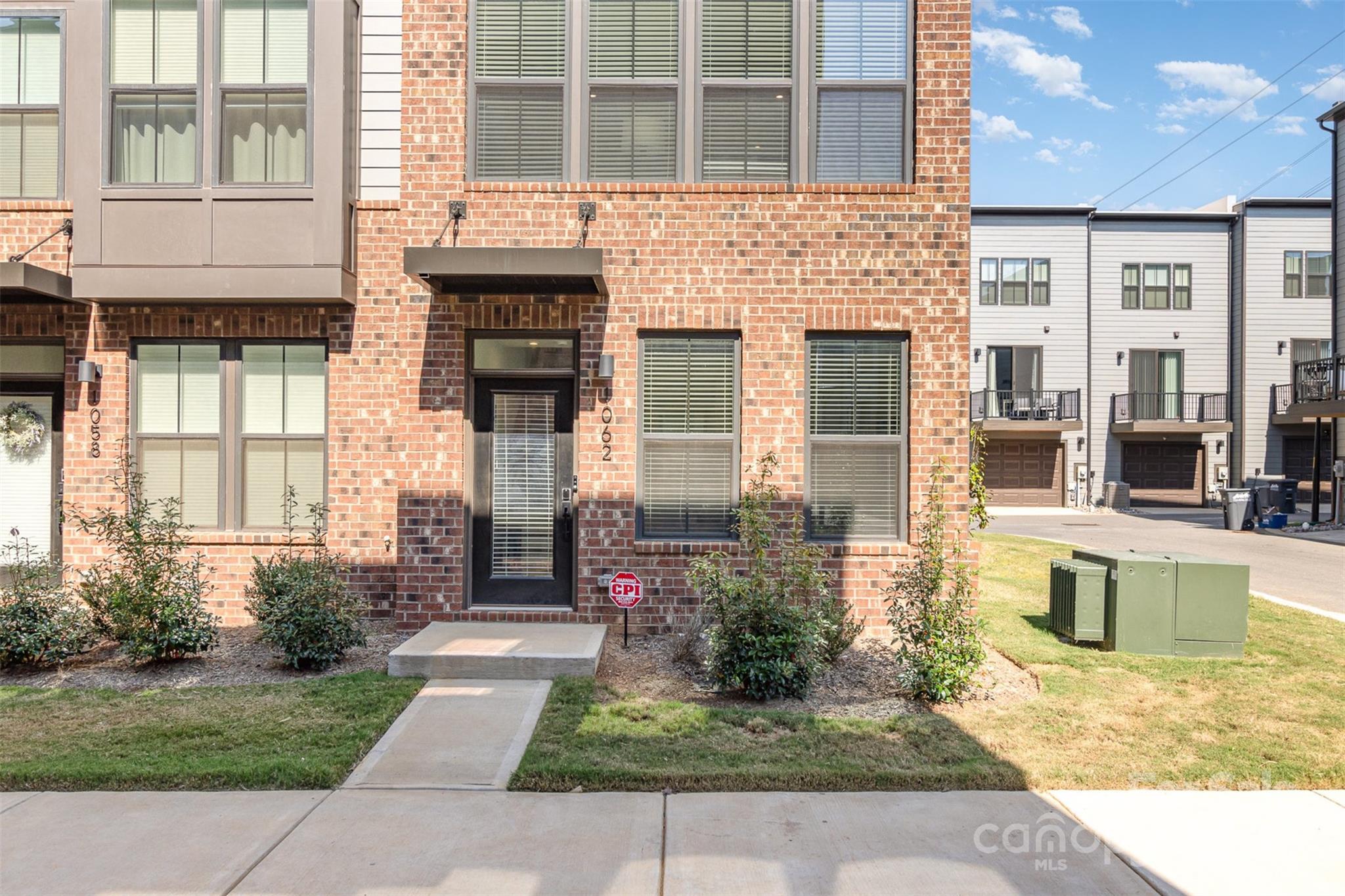1062 Simcoe Lane