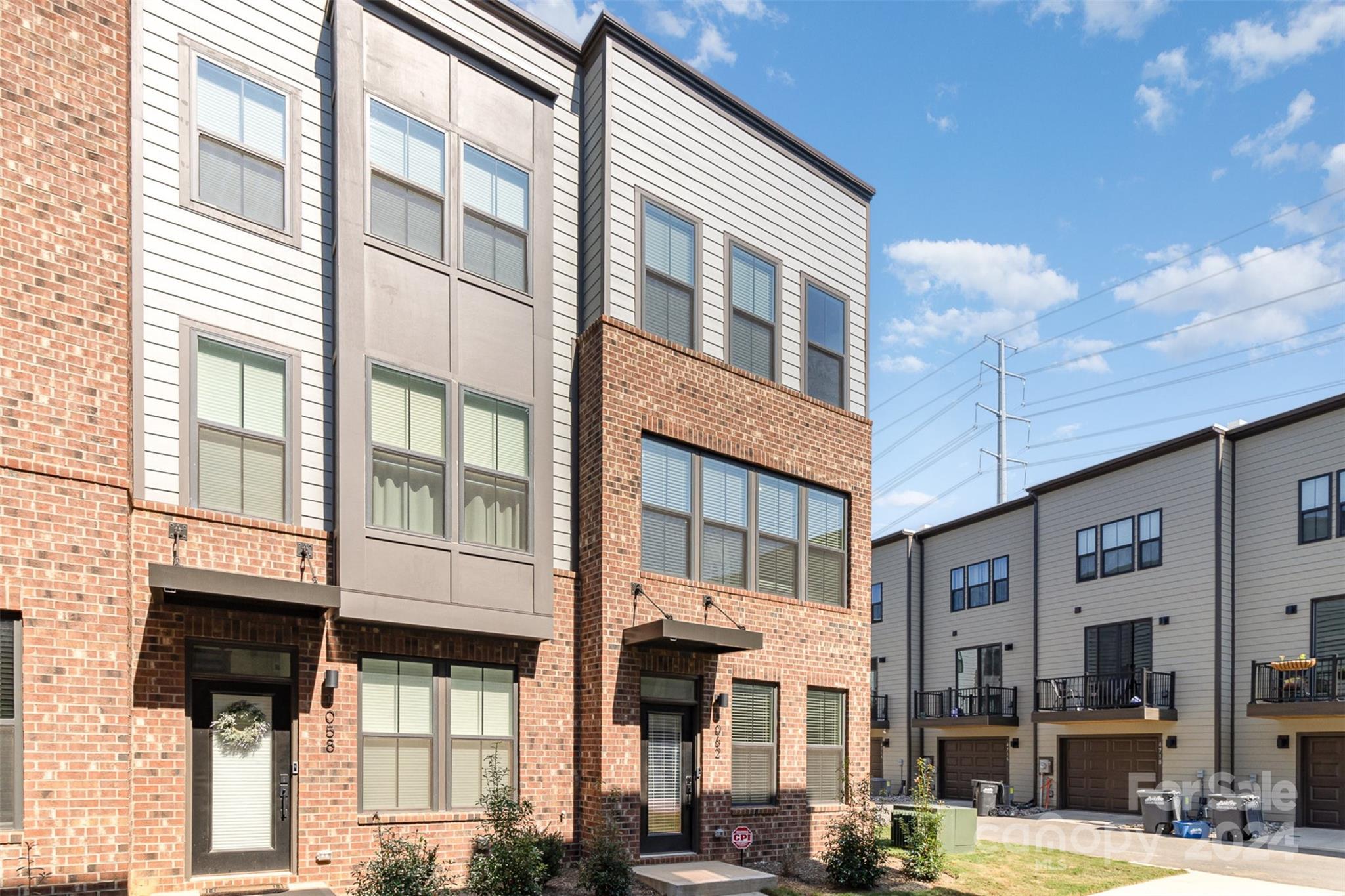 1062 Simcoe Lane