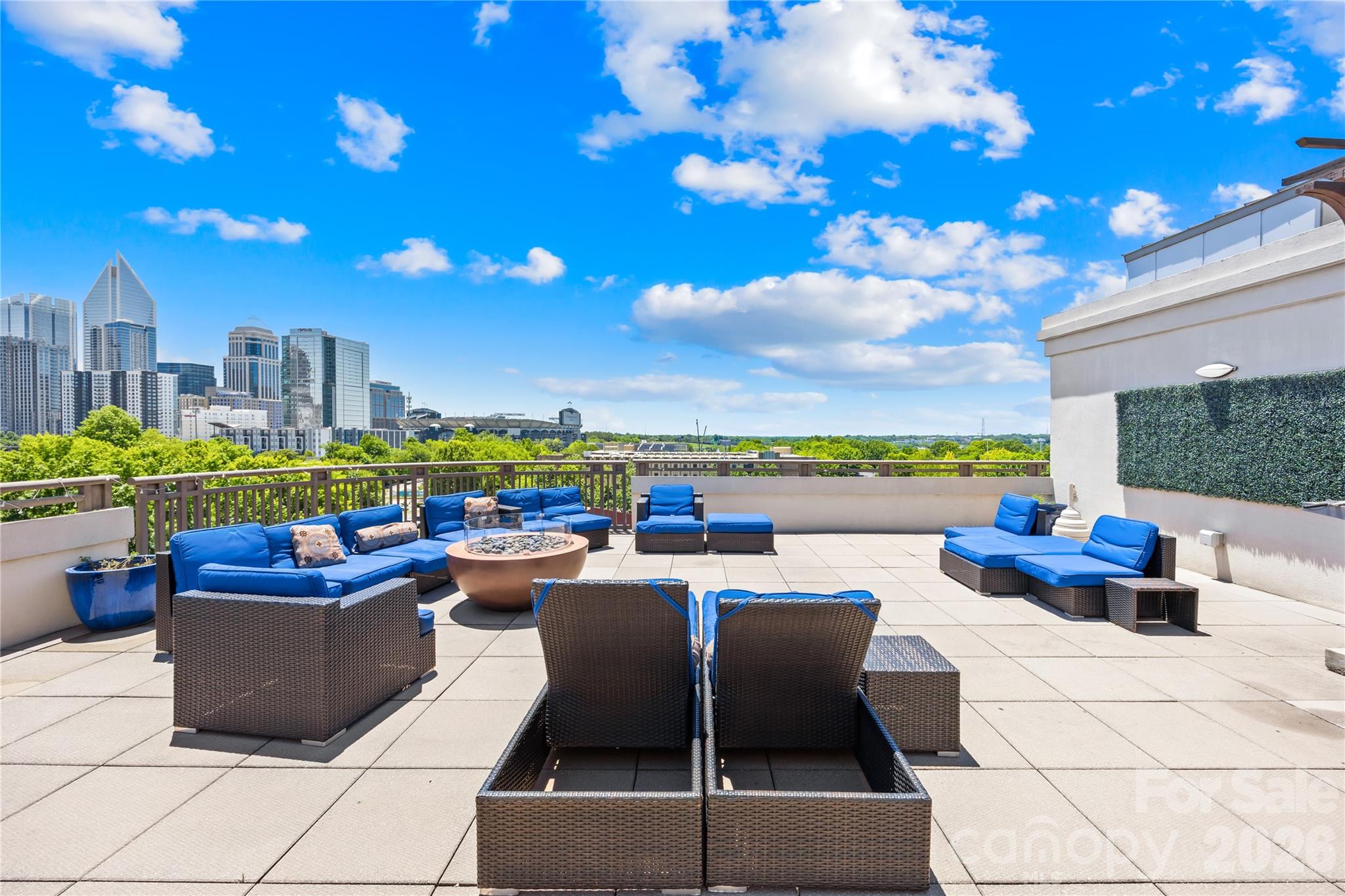 718 W Trade Street Unit: 603