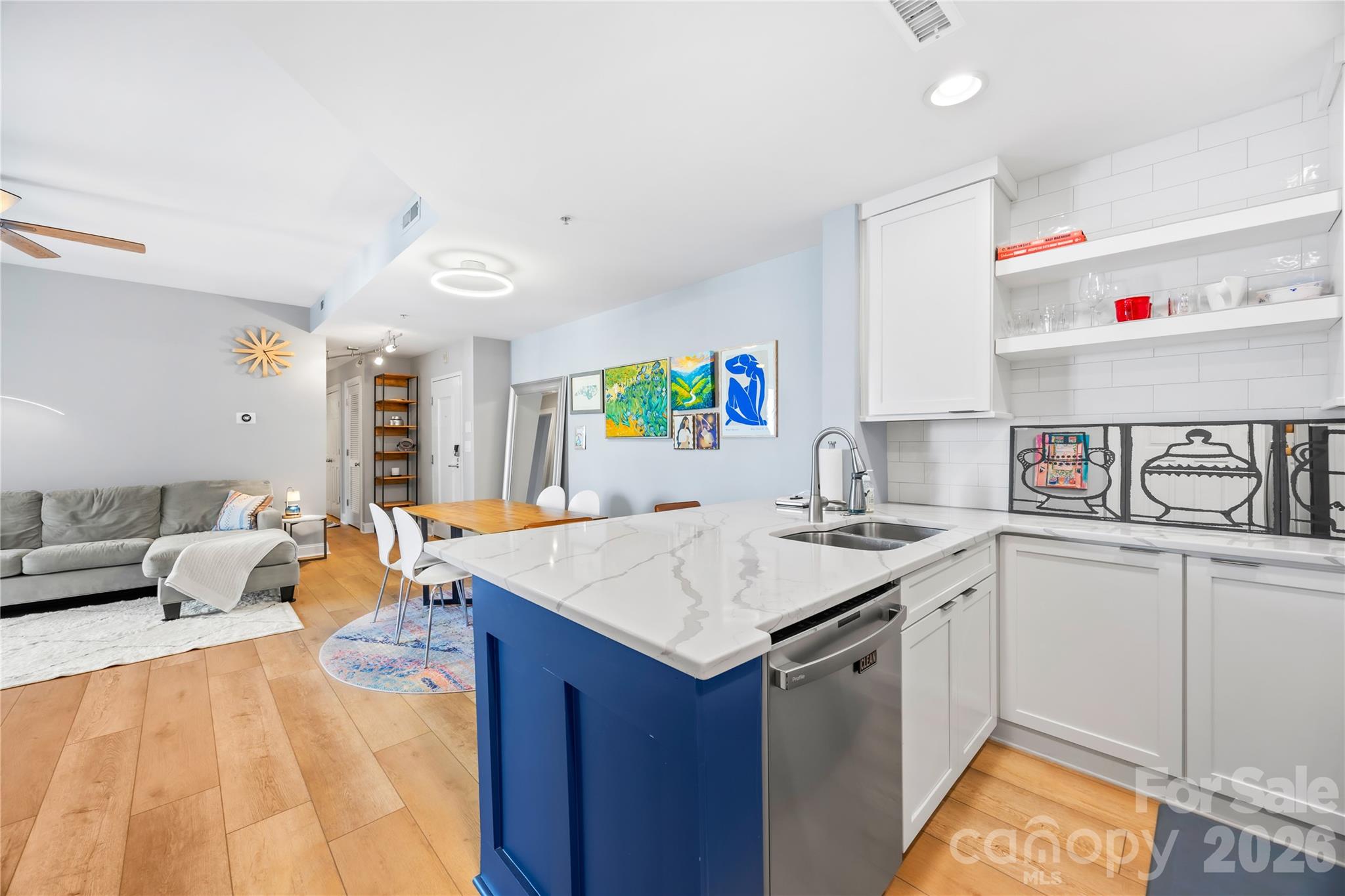 718 W Trade Street Unit: 603