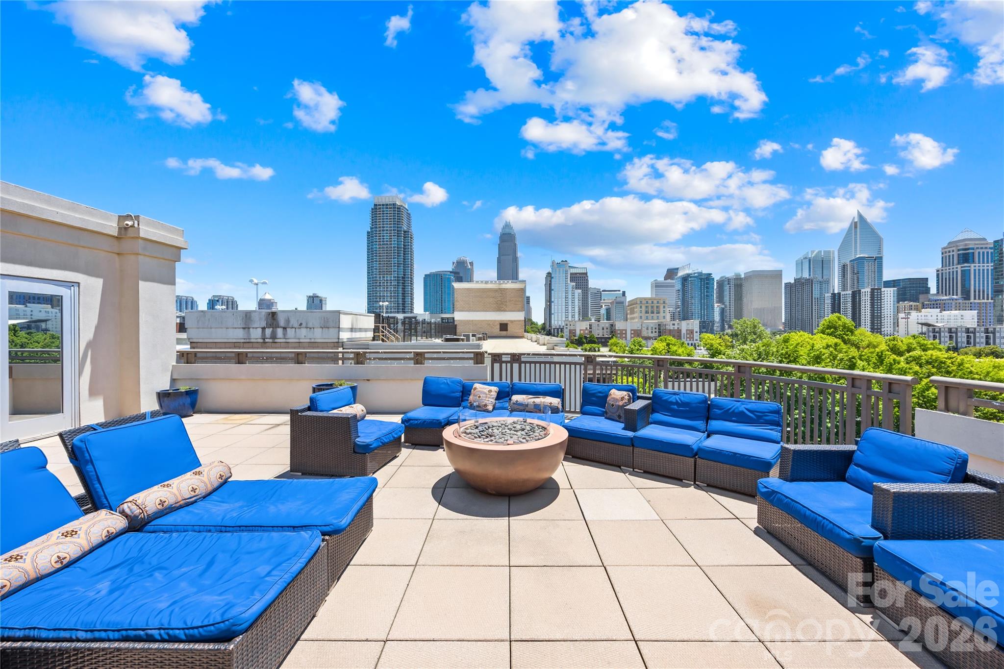 718 W Trade Street Unit: 603
