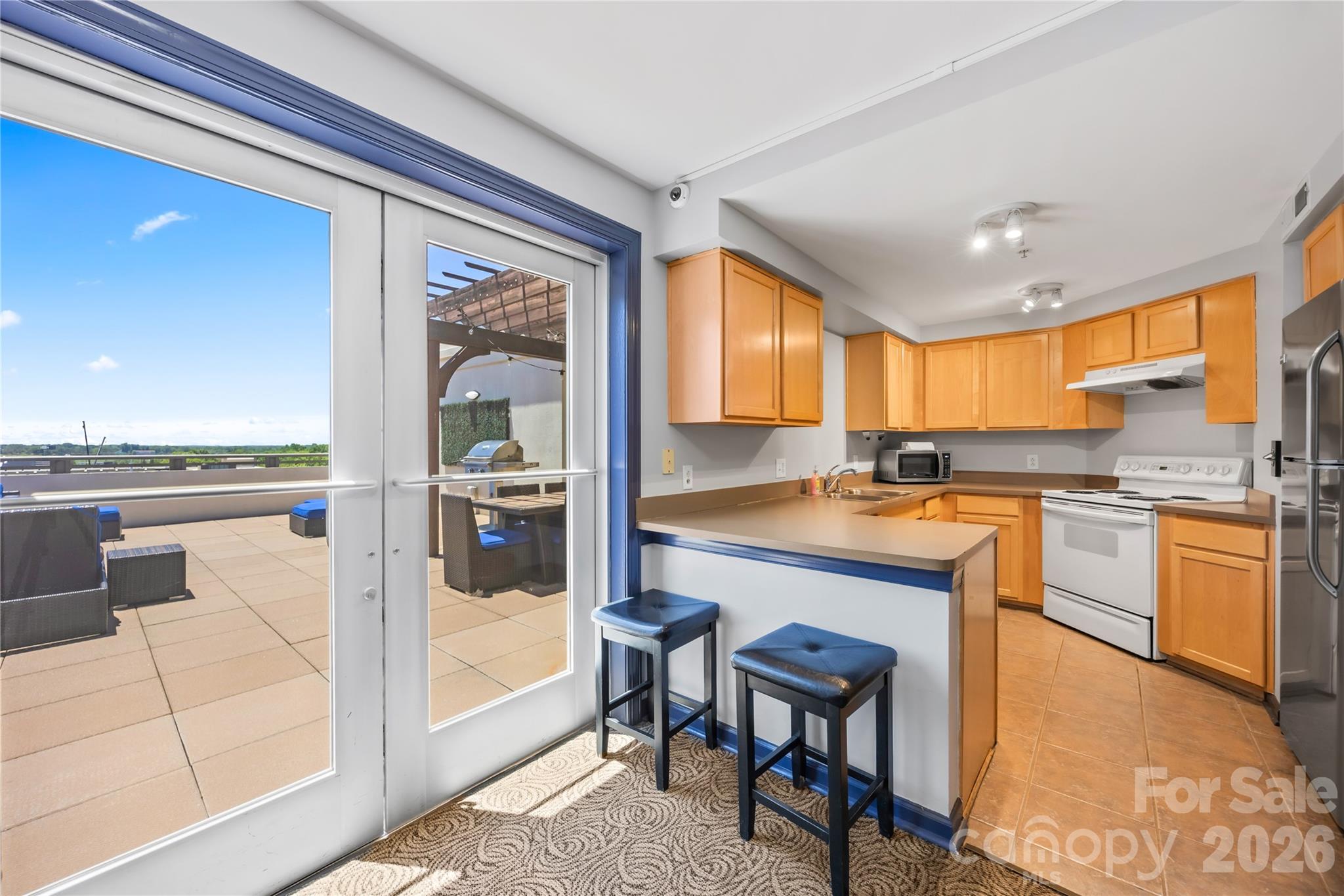 718 W Trade Street Unit: 603