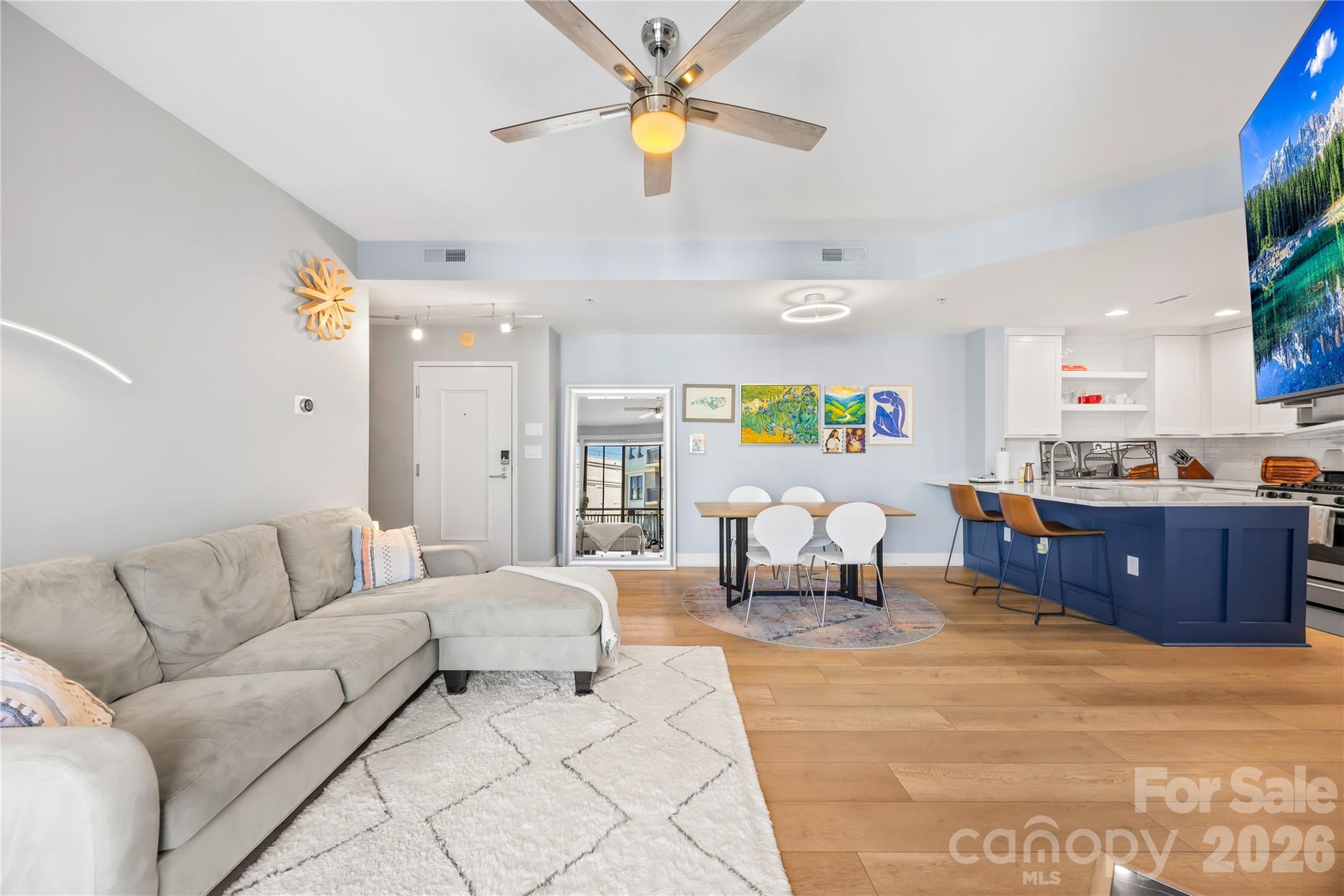 718 W Trade Street Unit: 603