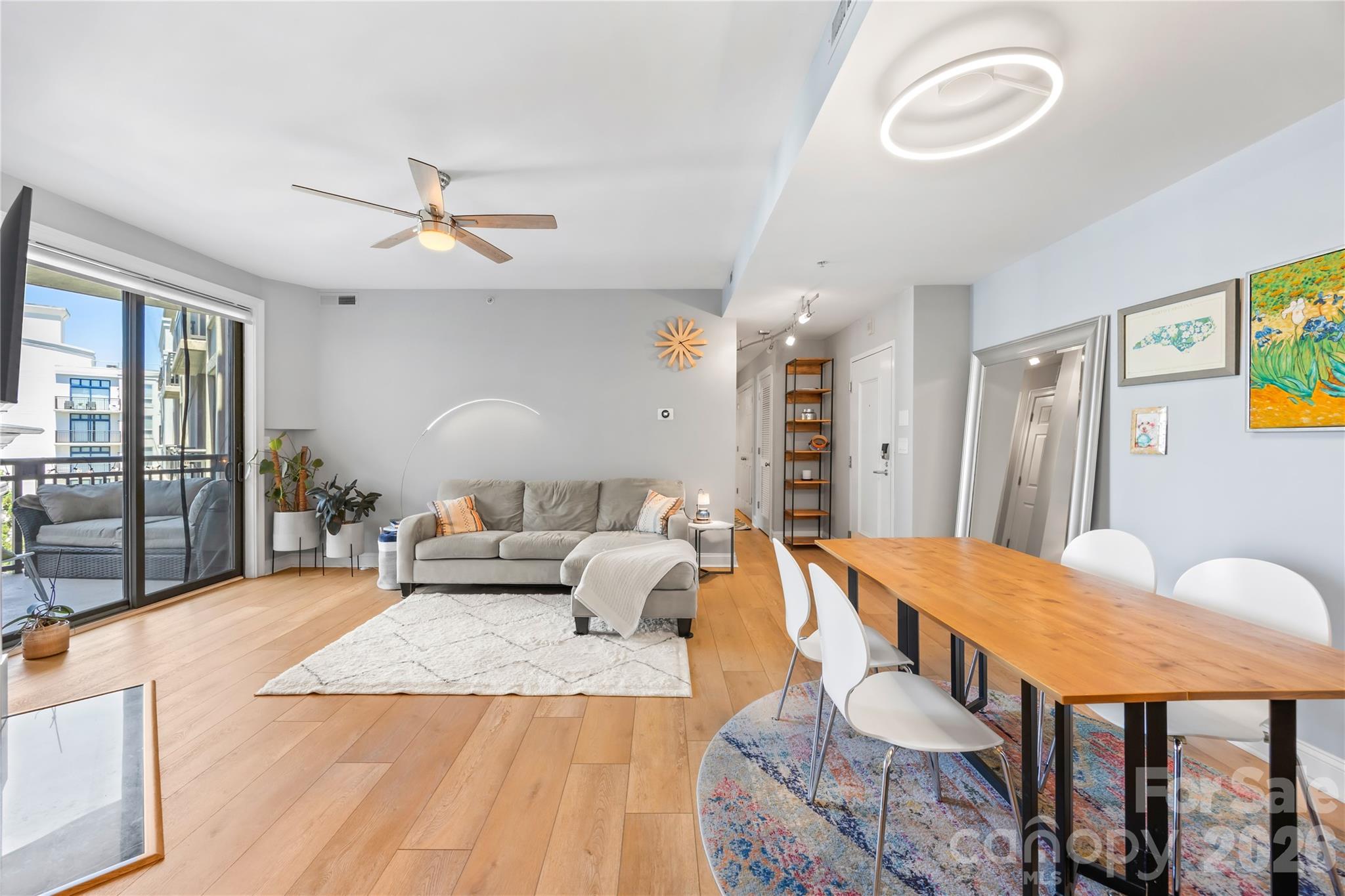 718 W Trade Street Unit: 603