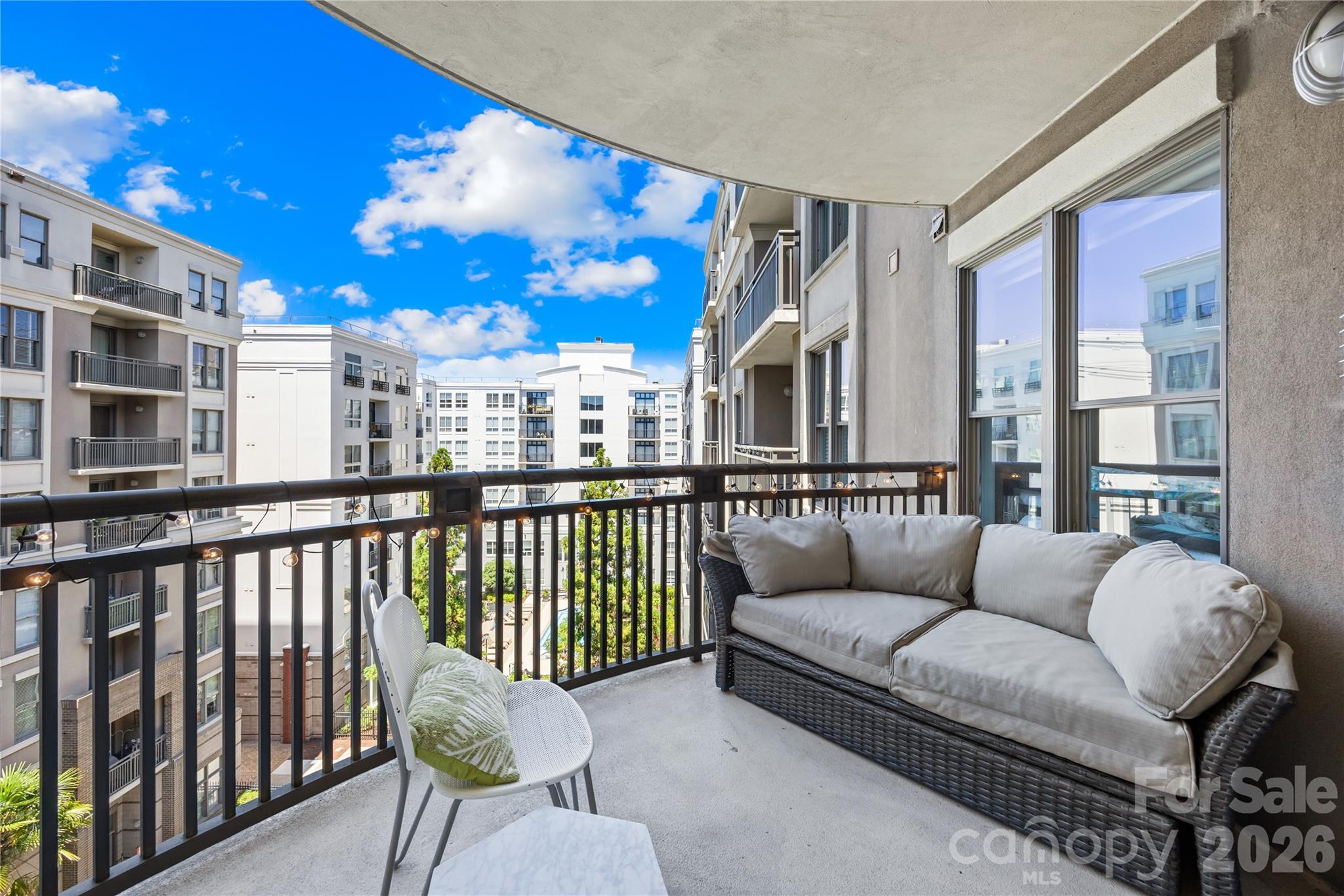 718 W Trade Street Unit: 603