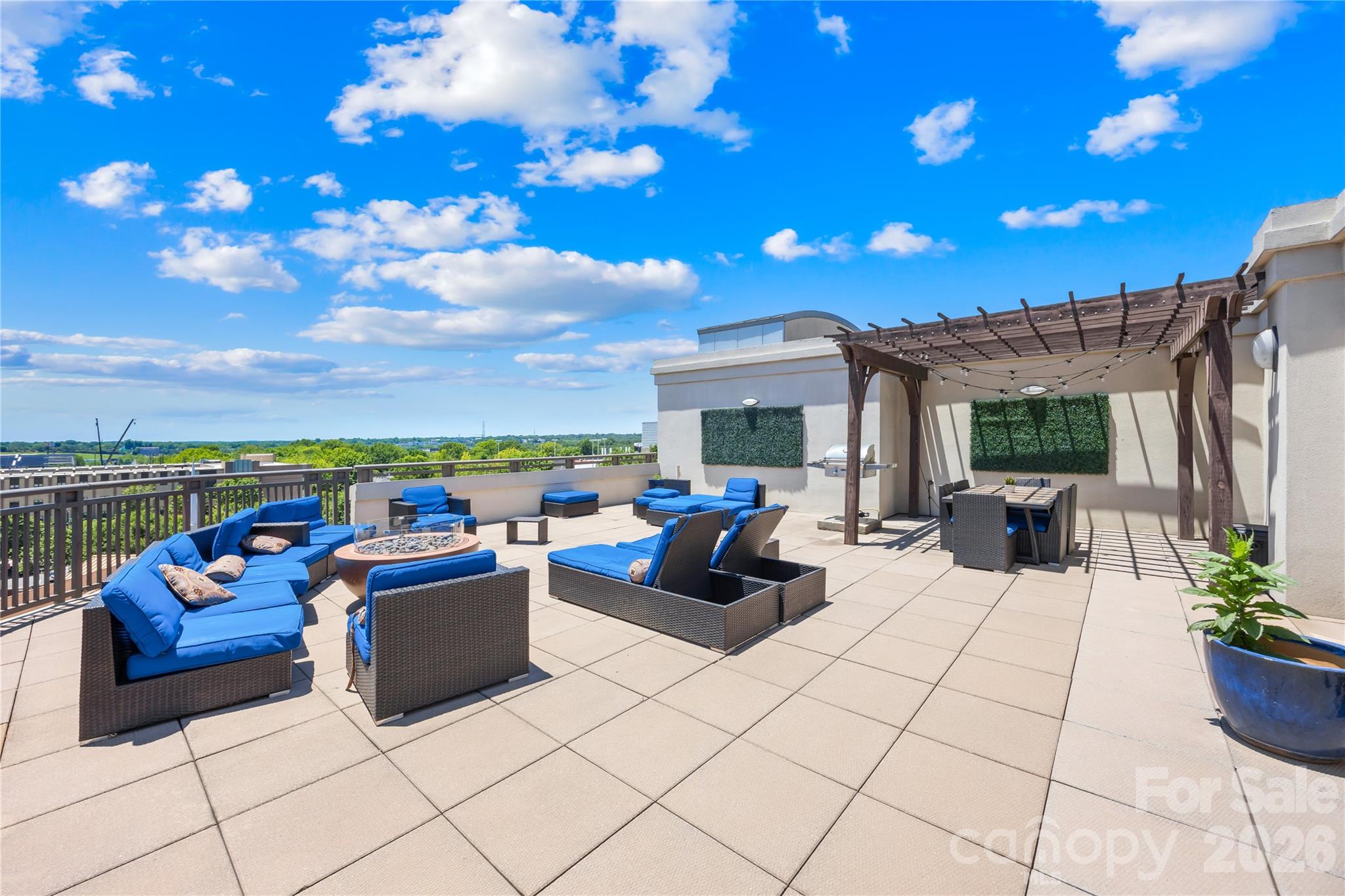 718 W Trade Street Unit: 603