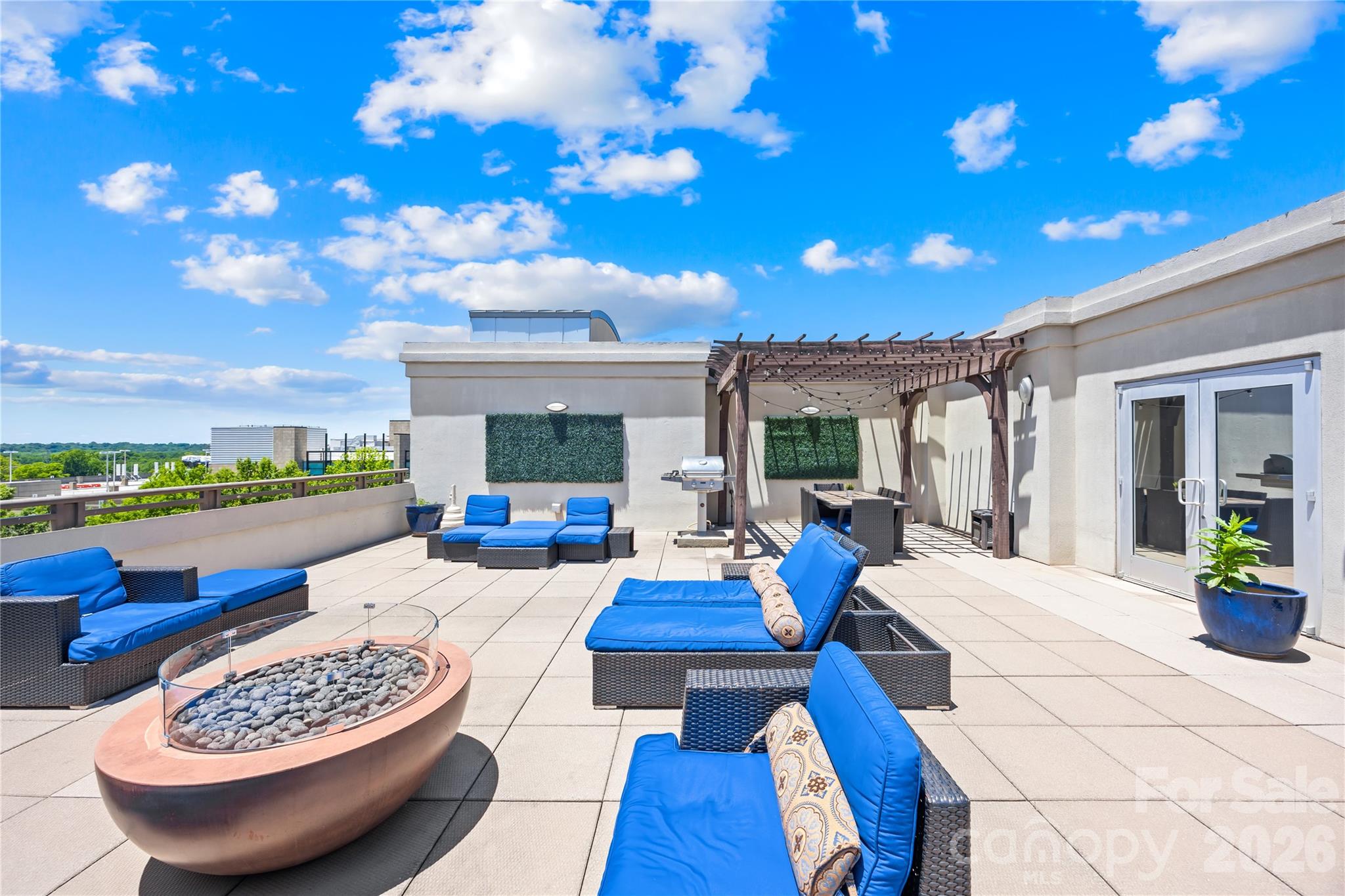 718 W Trade Street Unit: 603