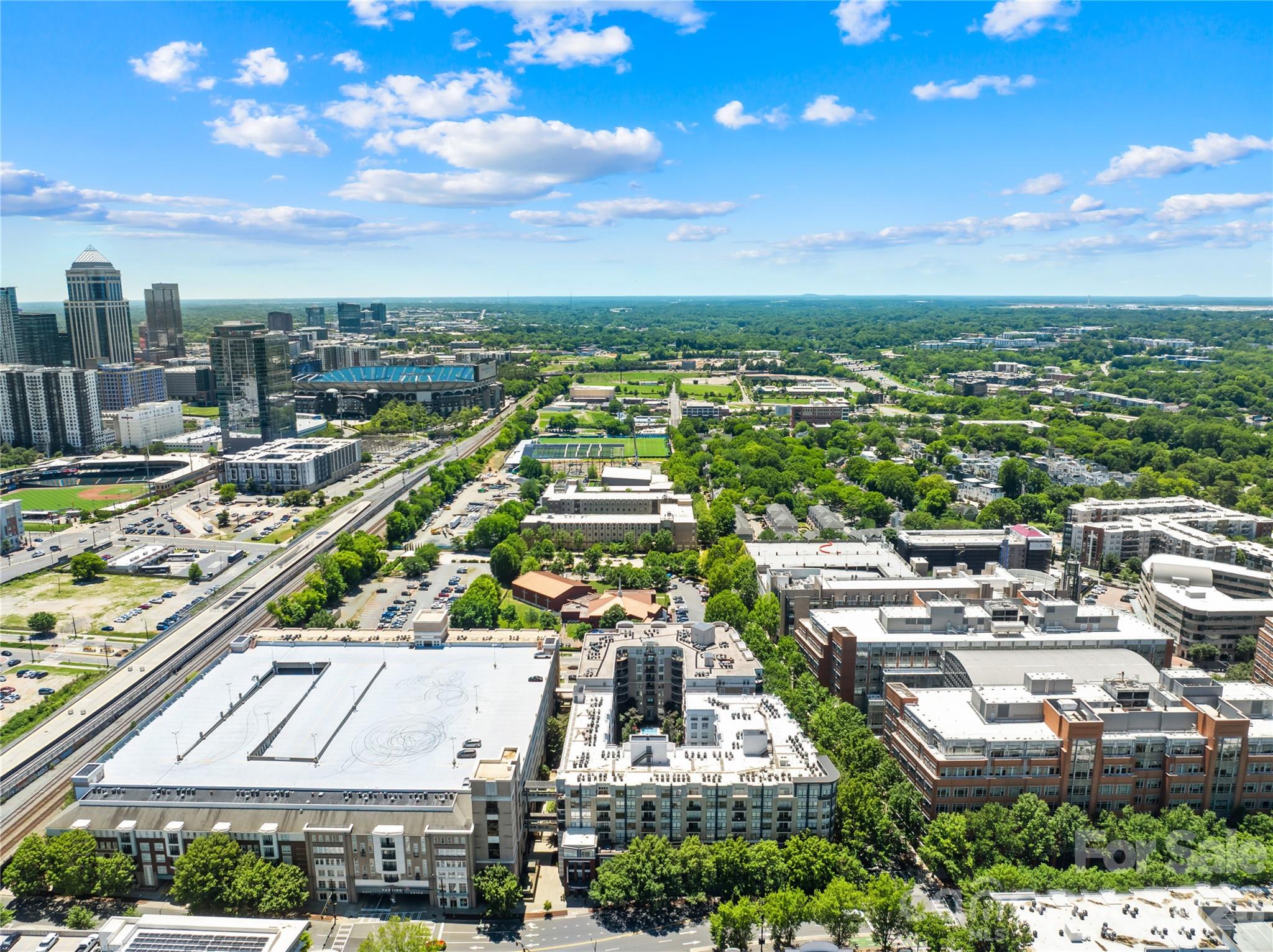 718 W Trade Street Unit: 603