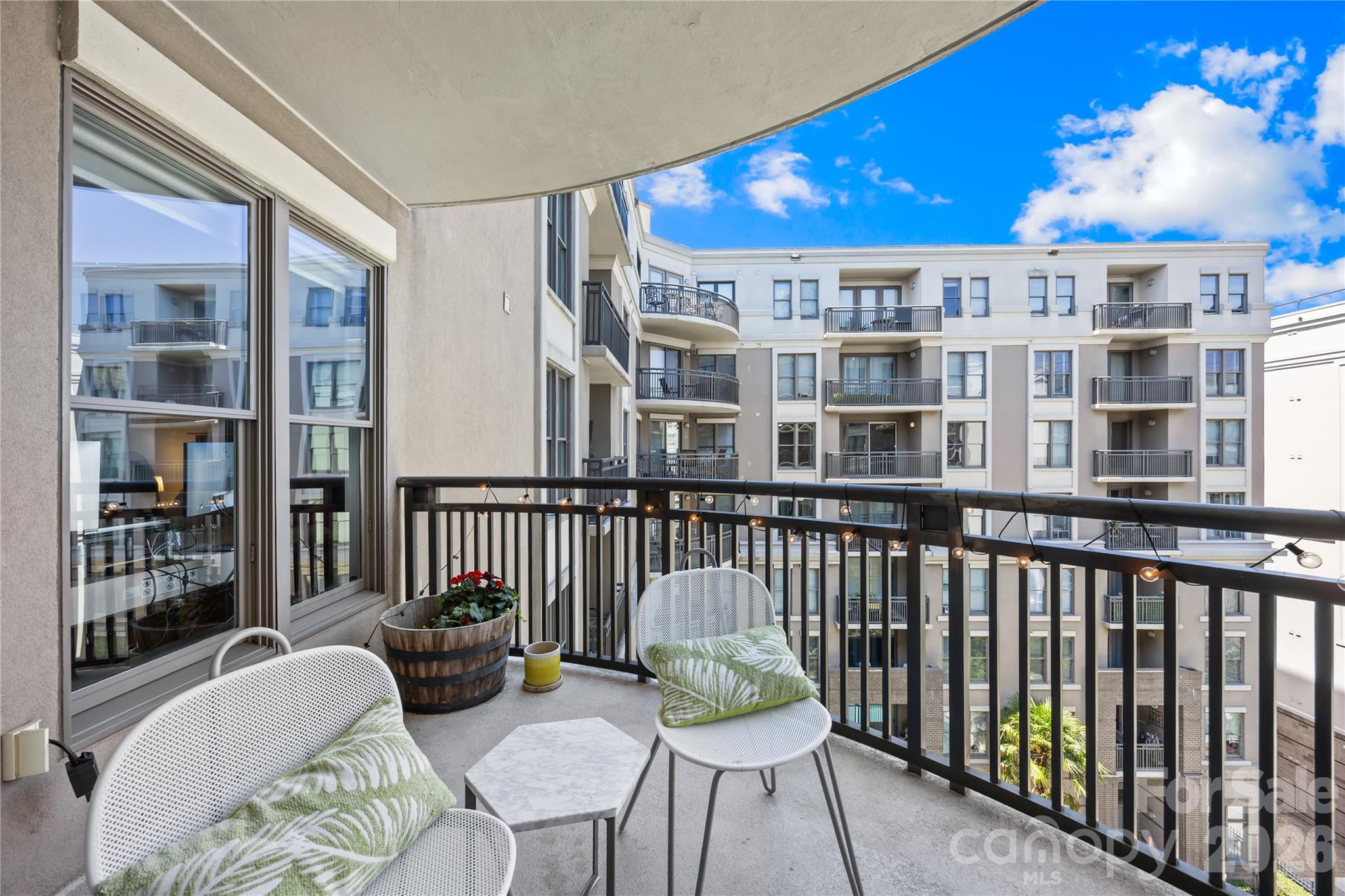718 W Trade Street Unit: 603