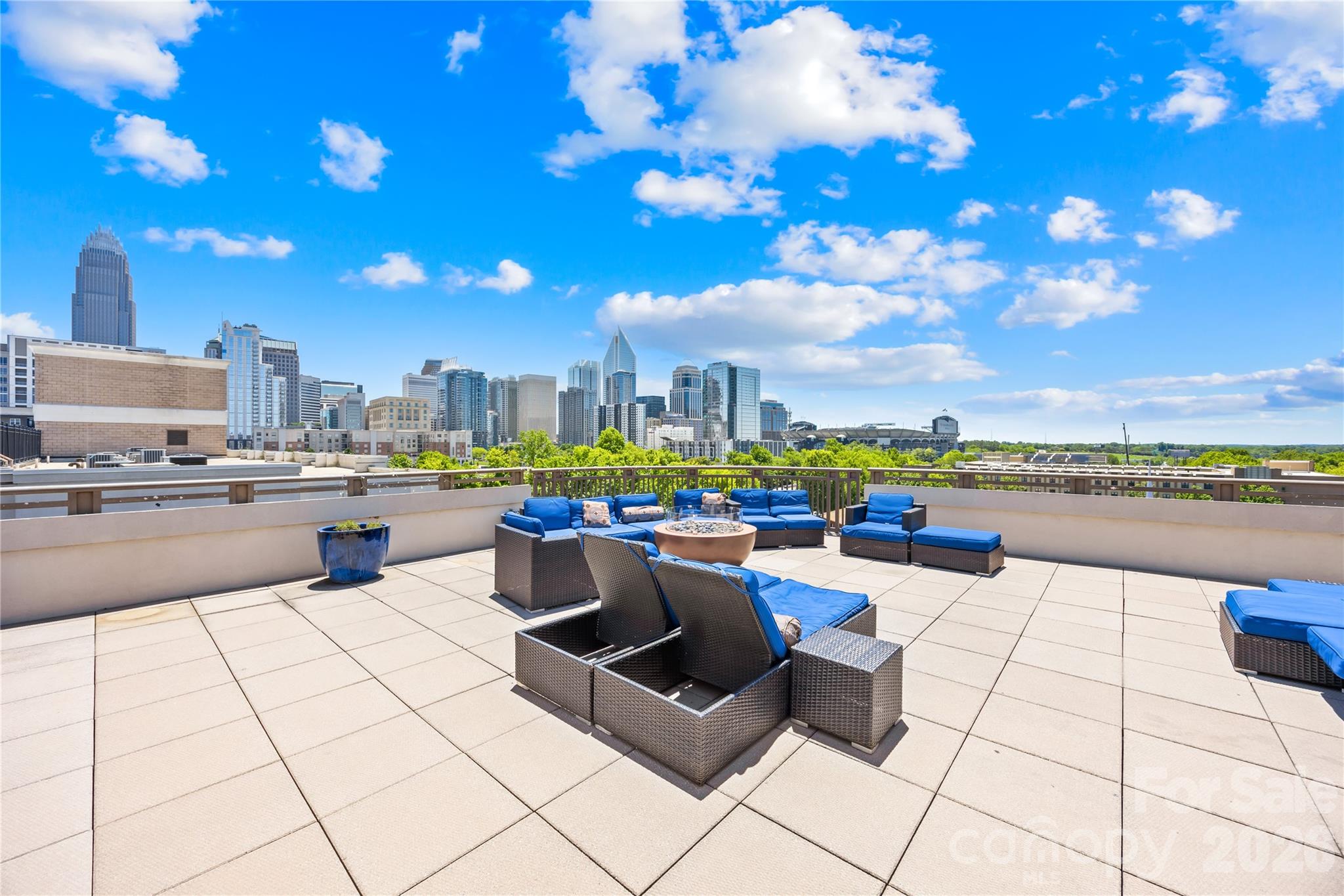 718 W Trade Street Unit: 603